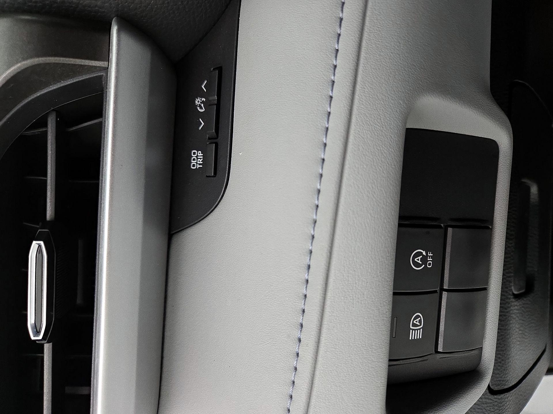 Thumbnail: 2023 Toyota Highlander - 13