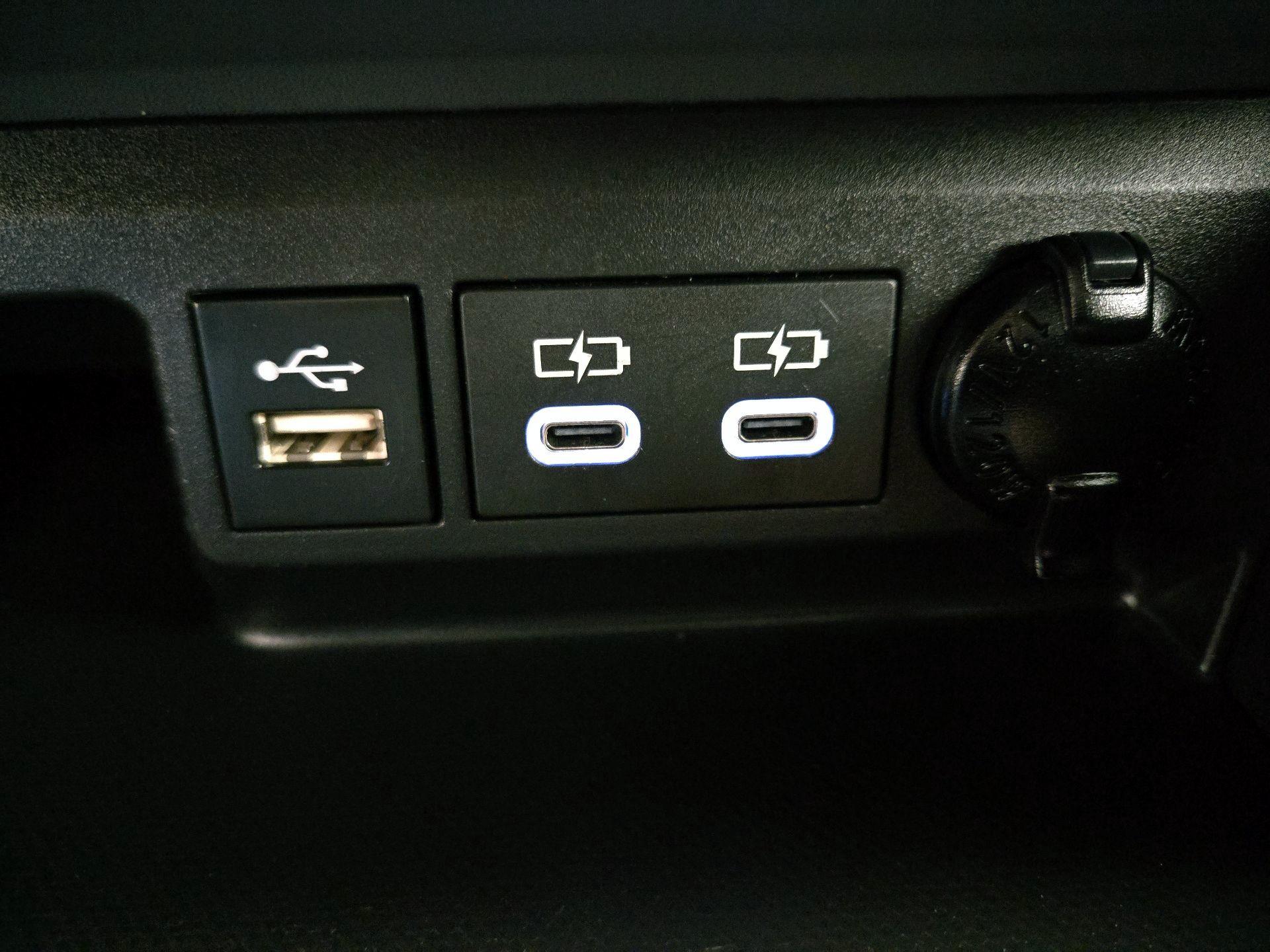 Thumbnail: 2023 Toyota Highlander - 18