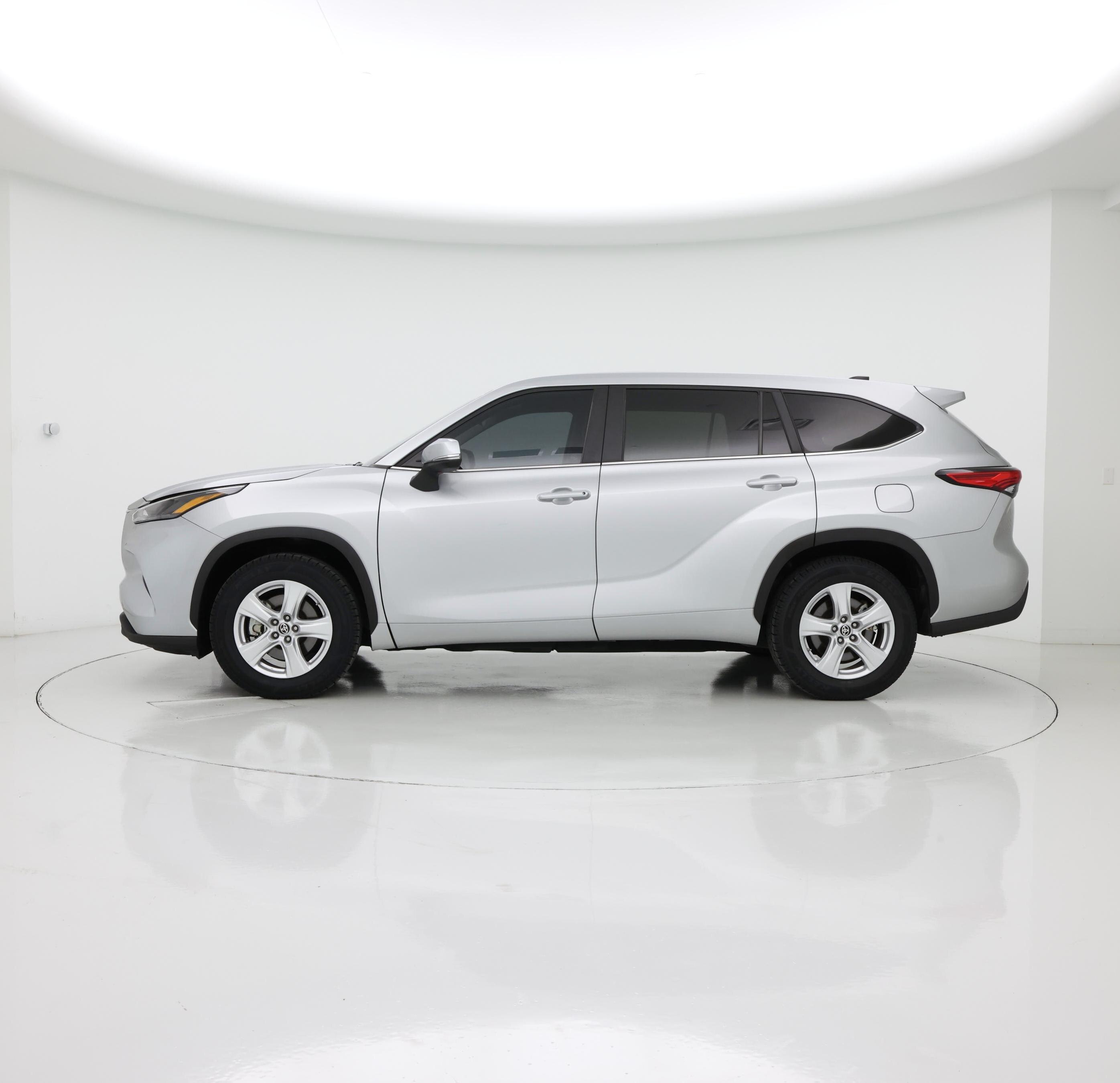 Thumbnail: 2023 Toyota Highlander - 3