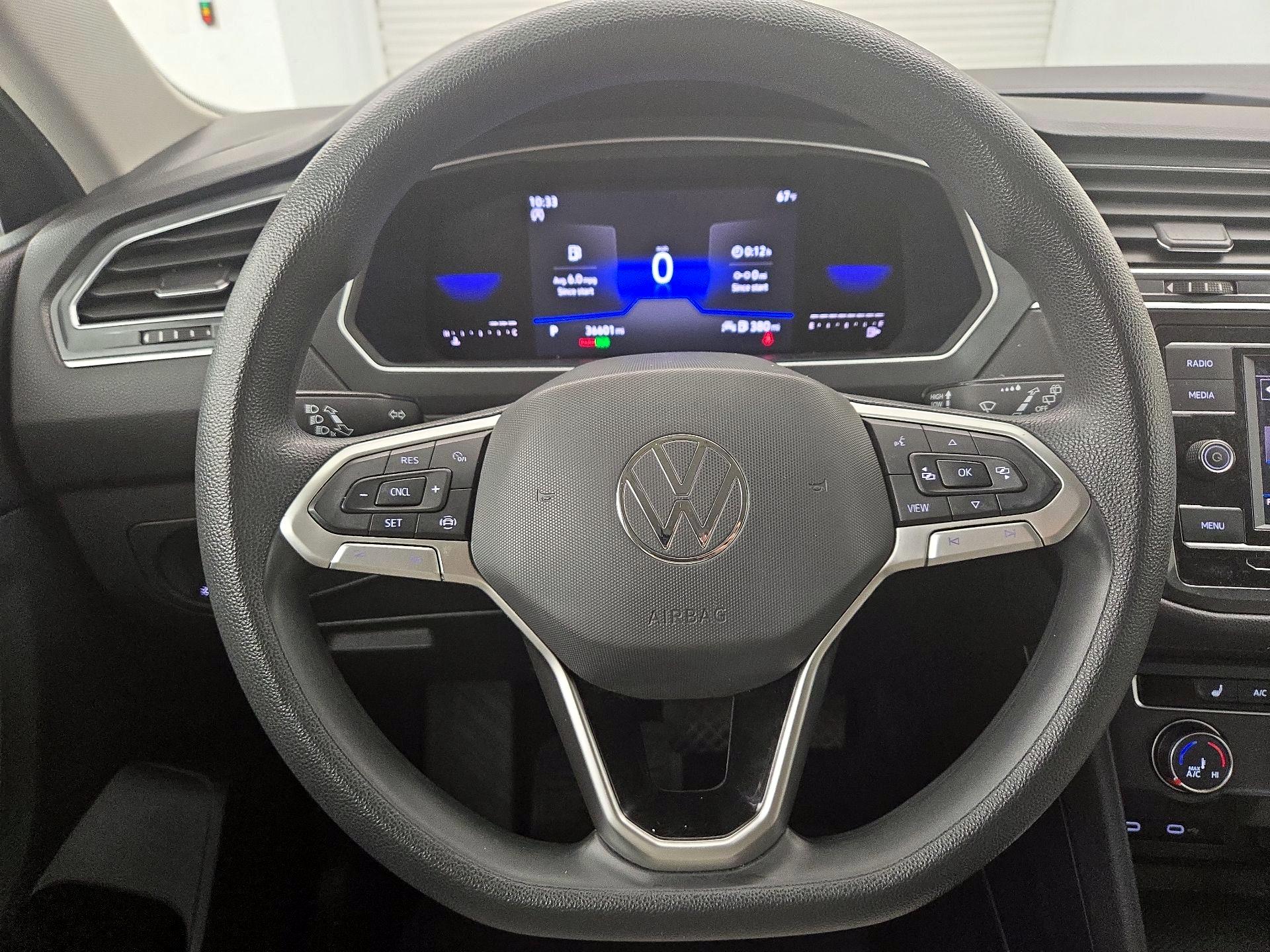 Thumbnail: 2022 Volkswagen Tiguan - 10