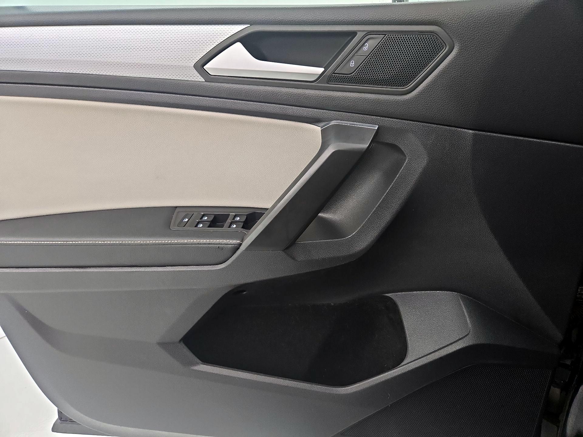 Thumbnail: 2022 Volkswagen Tiguan - 12