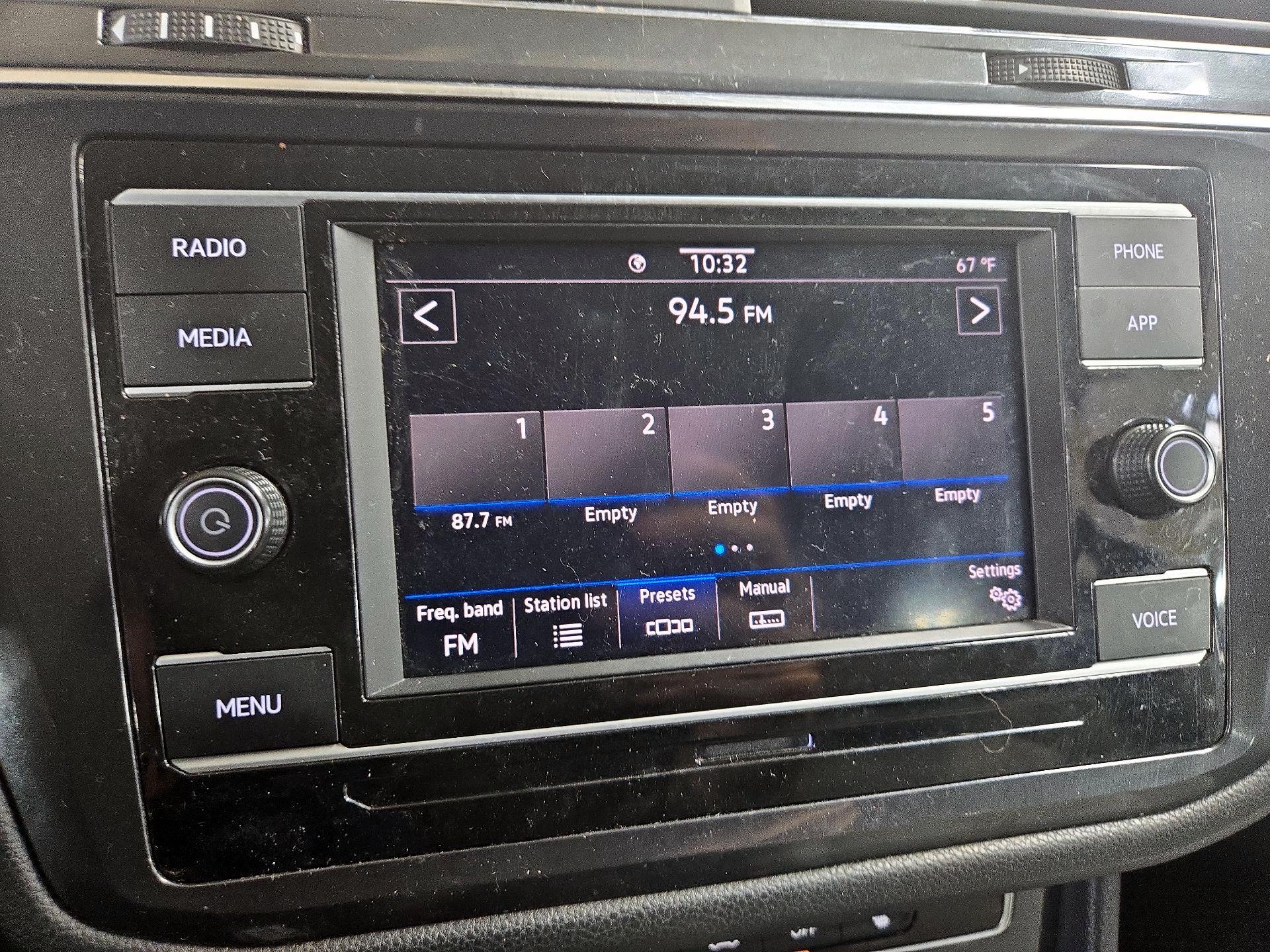 Thumbnail: 2022 Volkswagen Tiguan - 15