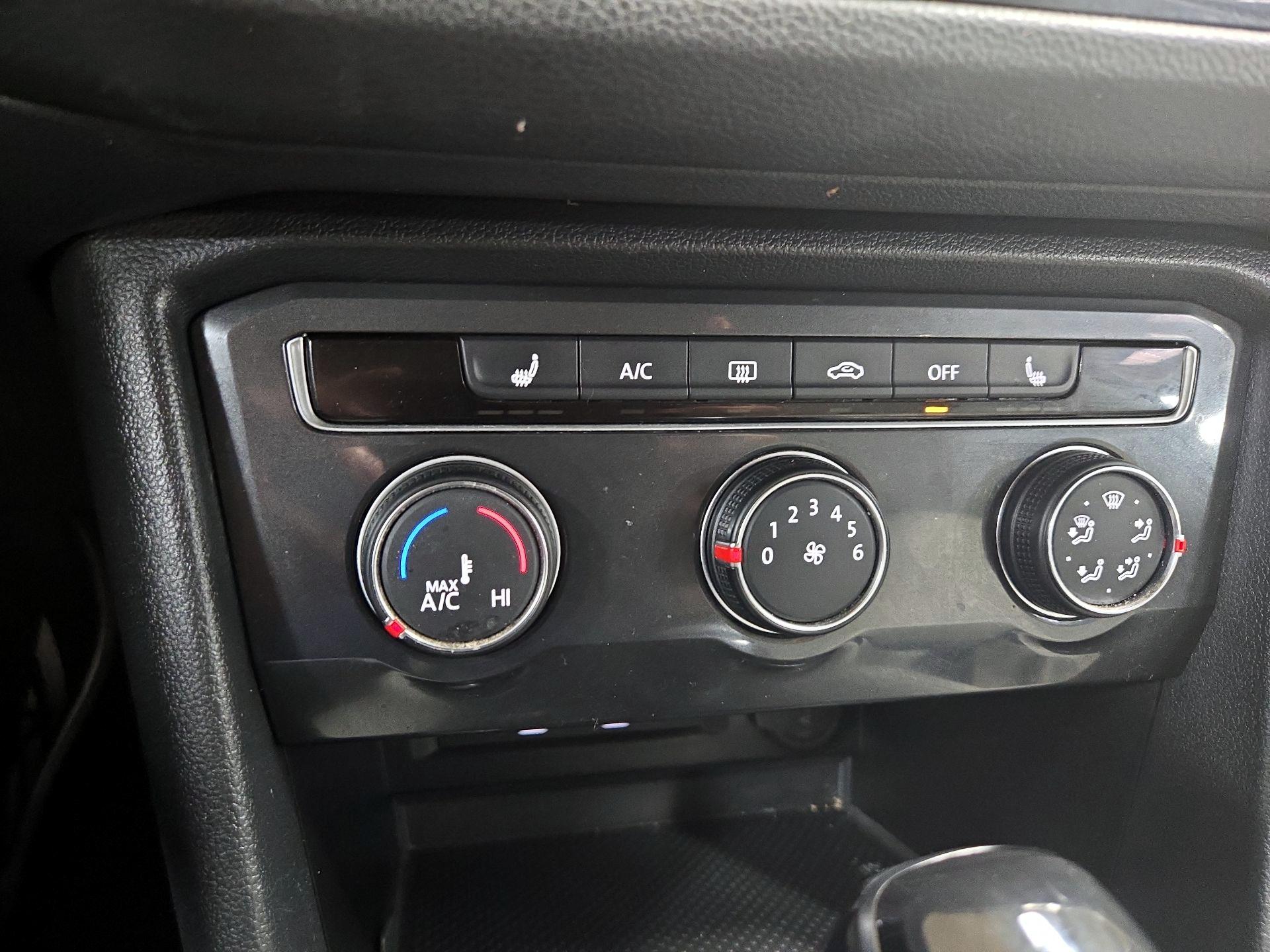 Thumbnail: 2022 Volkswagen Tiguan - 16