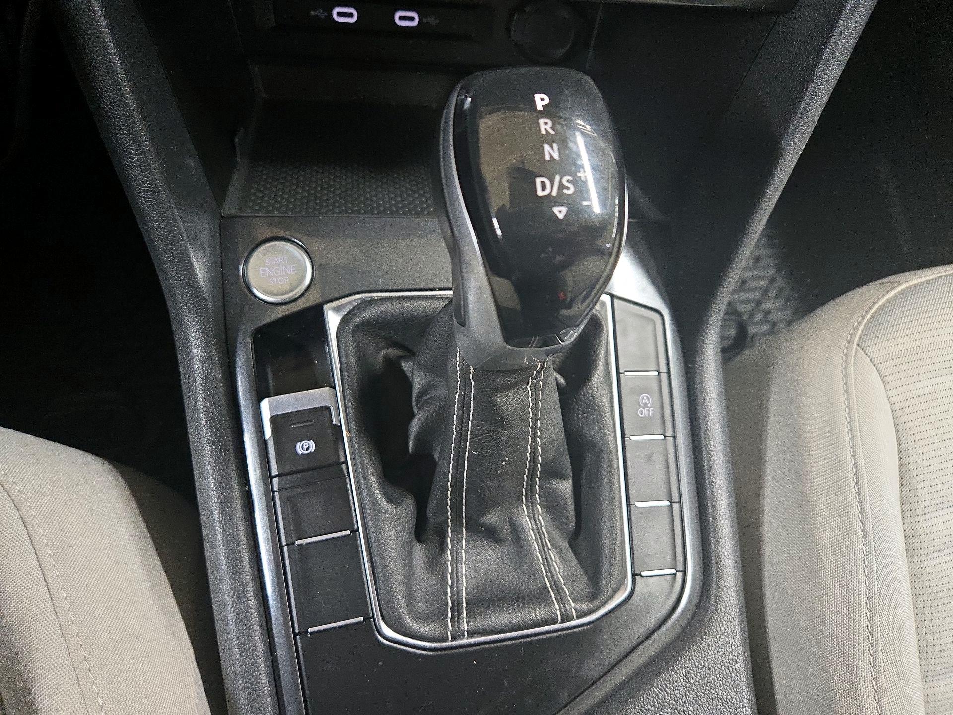 Thumbnail: 2022 Volkswagen Tiguan - 17