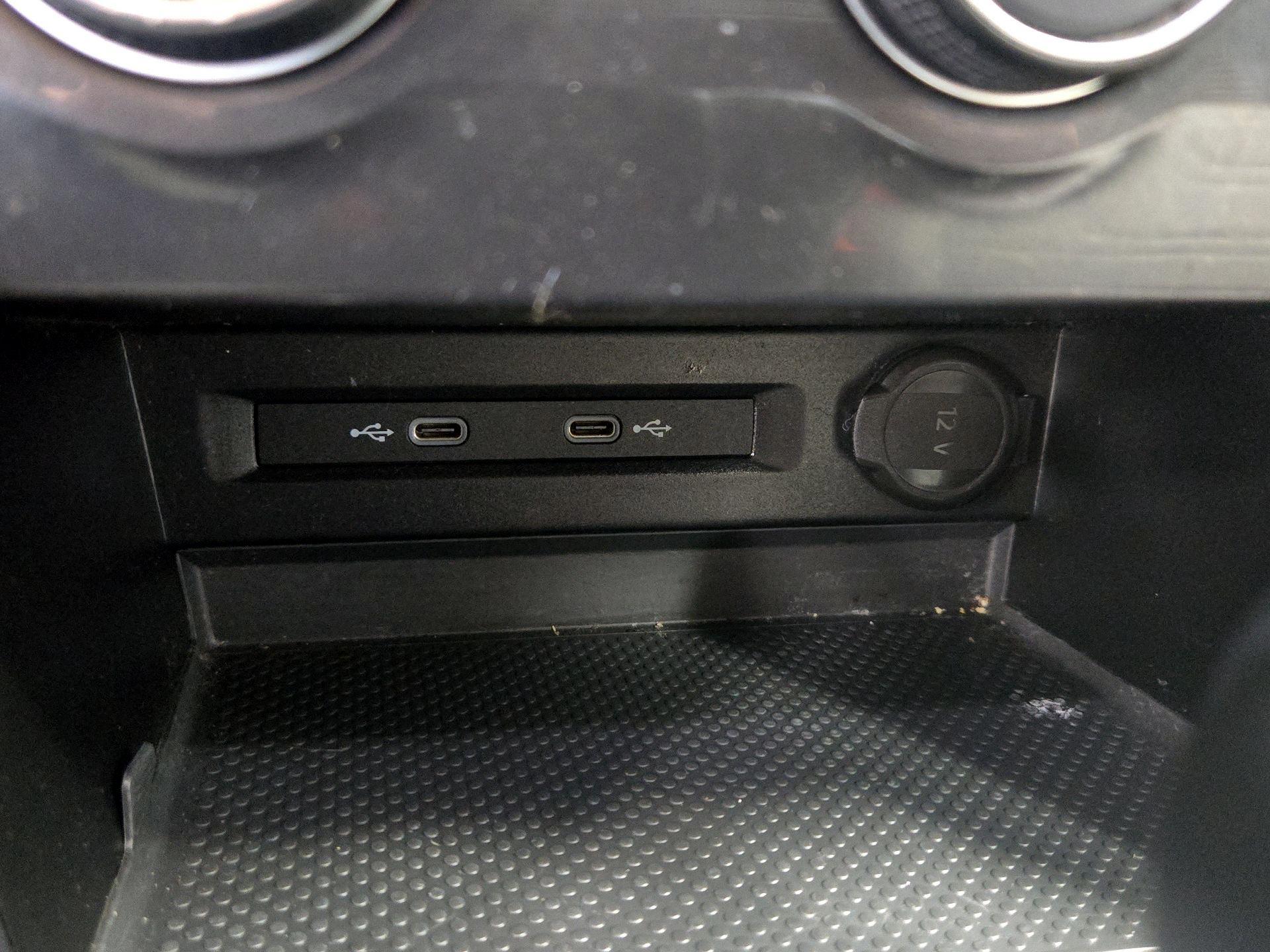 Thumbnail: 2022 Volkswagen Tiguan - 18