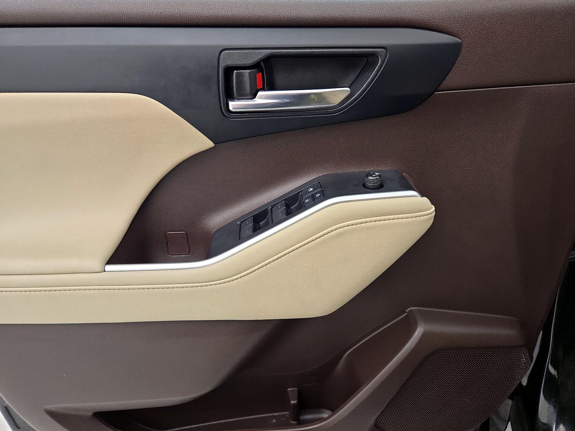 Thumbnail: 2021 Toyota Highlander - 12