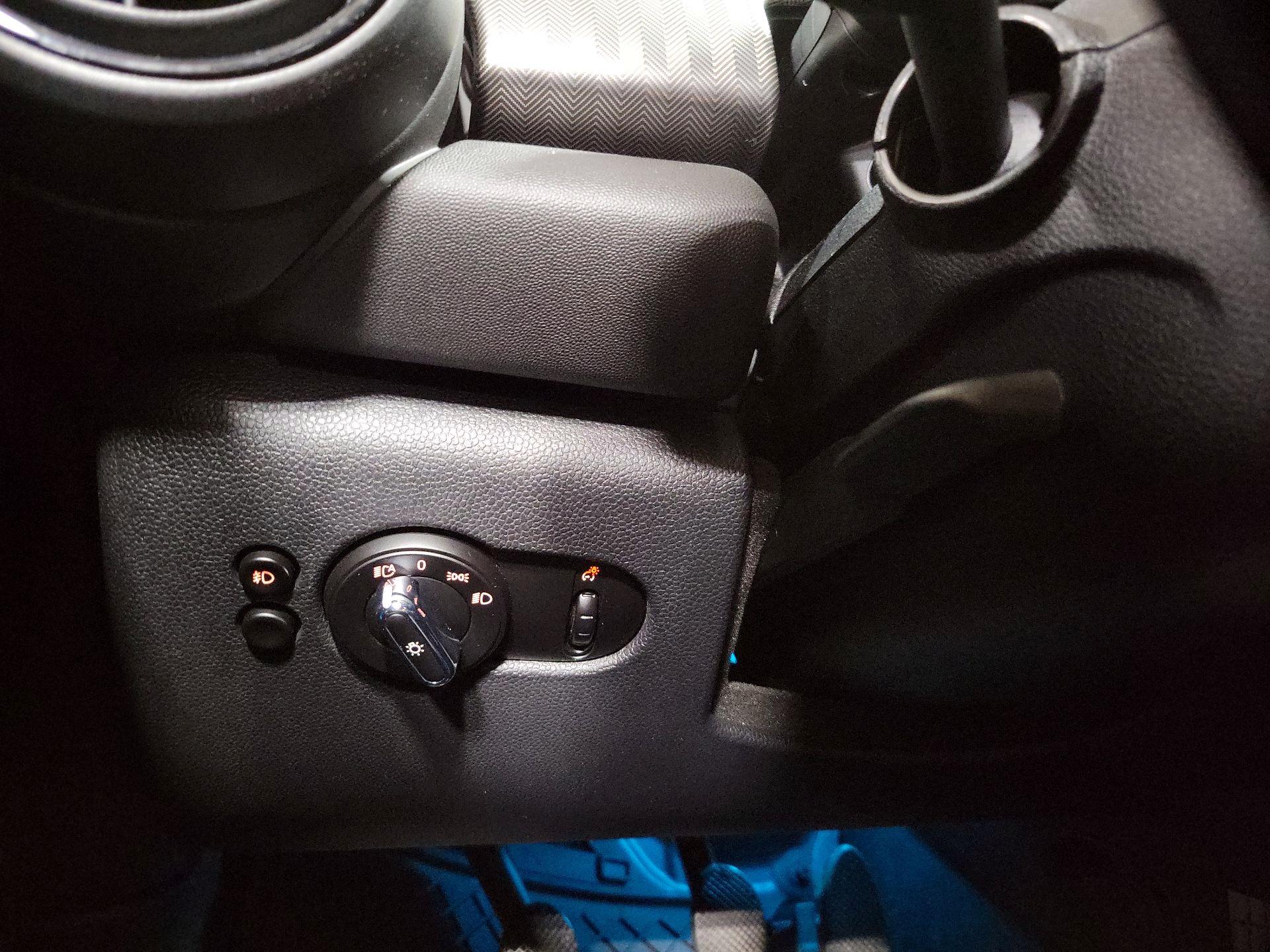 Thumbnail: 2017 MINI Cooper Hardtop - 13