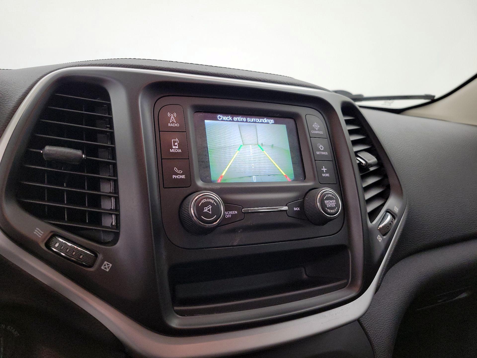 Thumbnail: 2015 Jeep Cherokee - 14