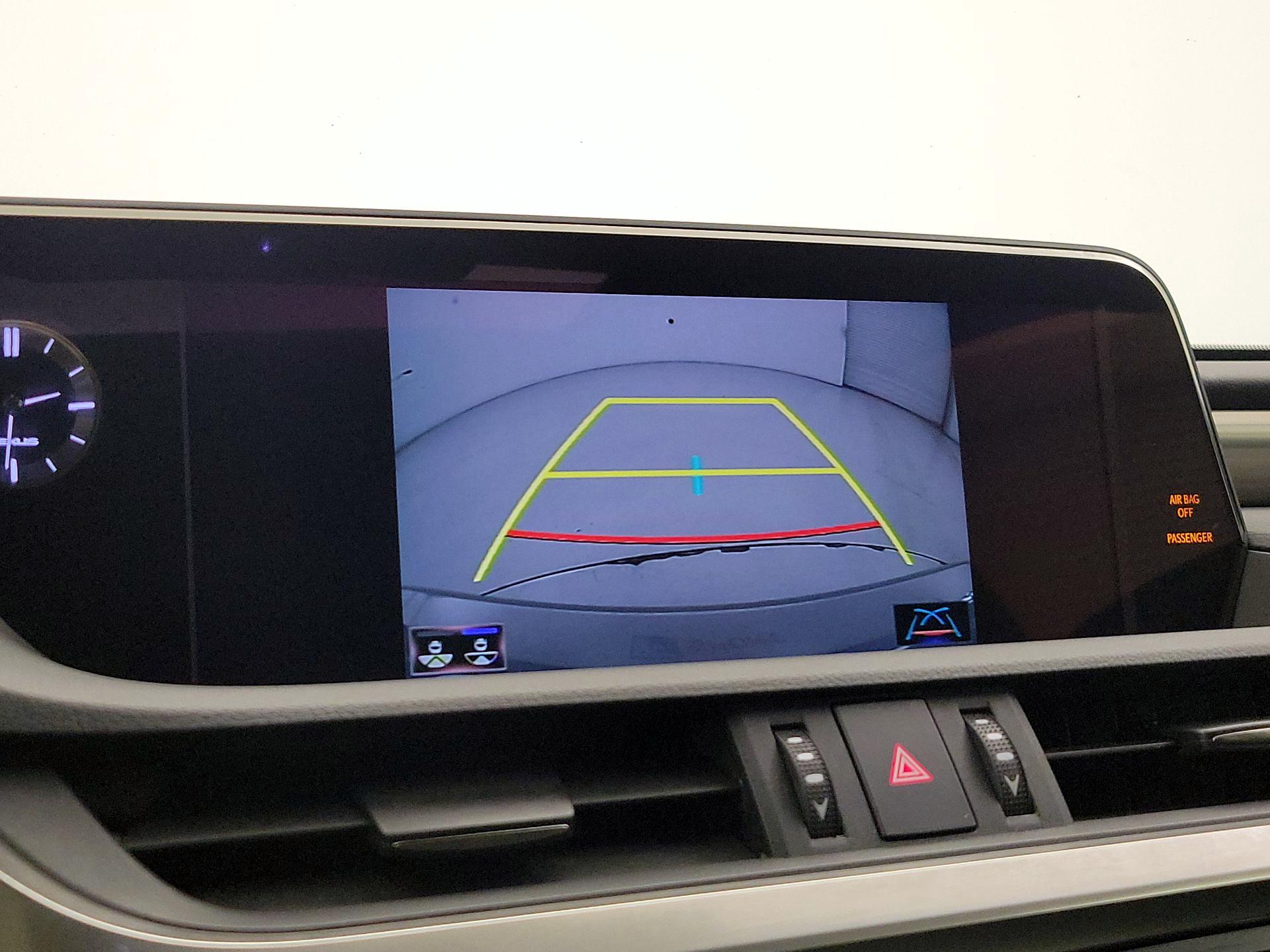 Thumbnail: 2021 Lexus ES - 14