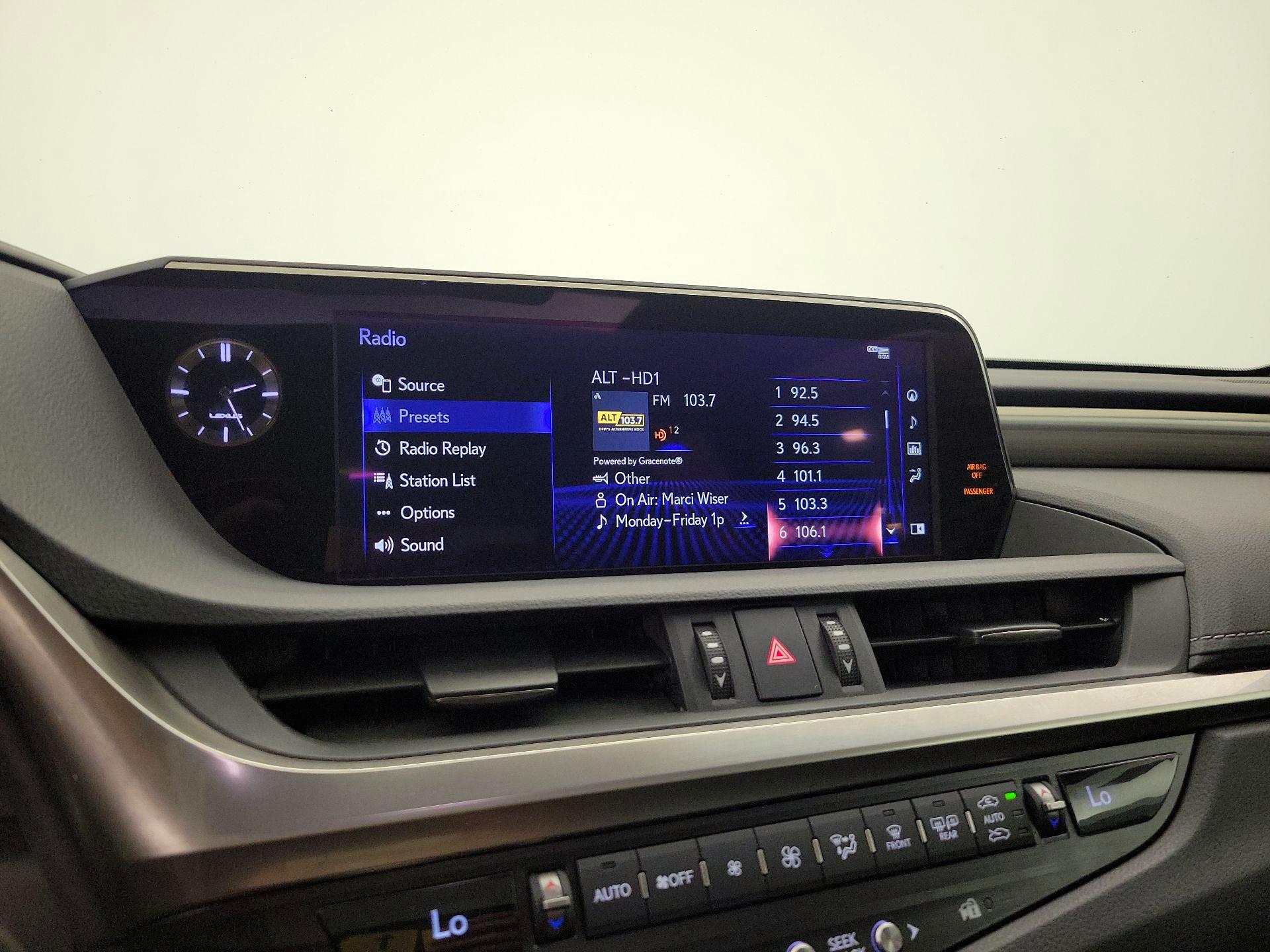 Thumbnail: 2021 Lexus ES - 15