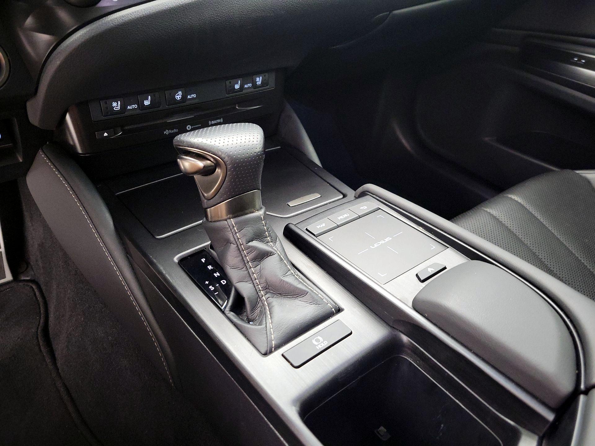 Thumbnail: 2021 Lexus ES - 17