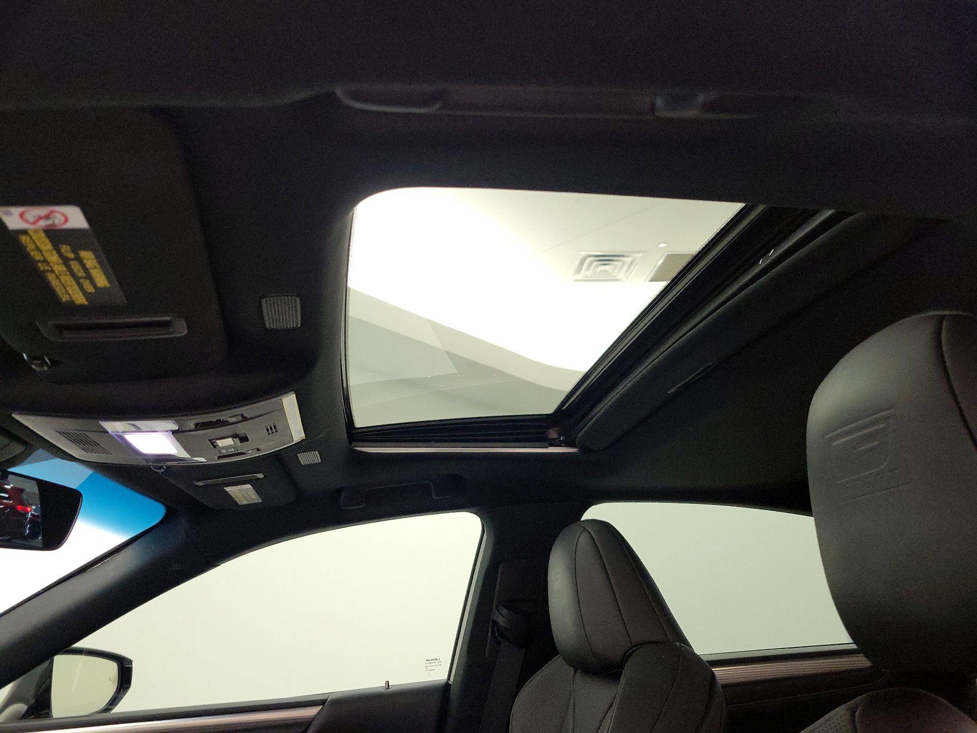 Thumbnail: 2021 Lexus ES - 19