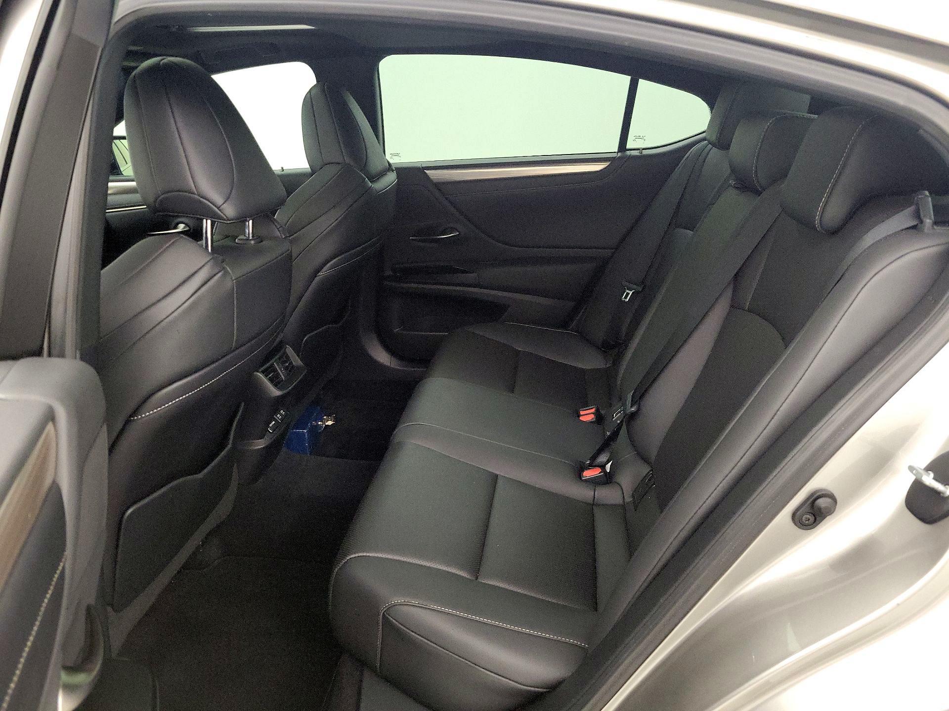 Thumbnail: 2021 Lexus ES - 20