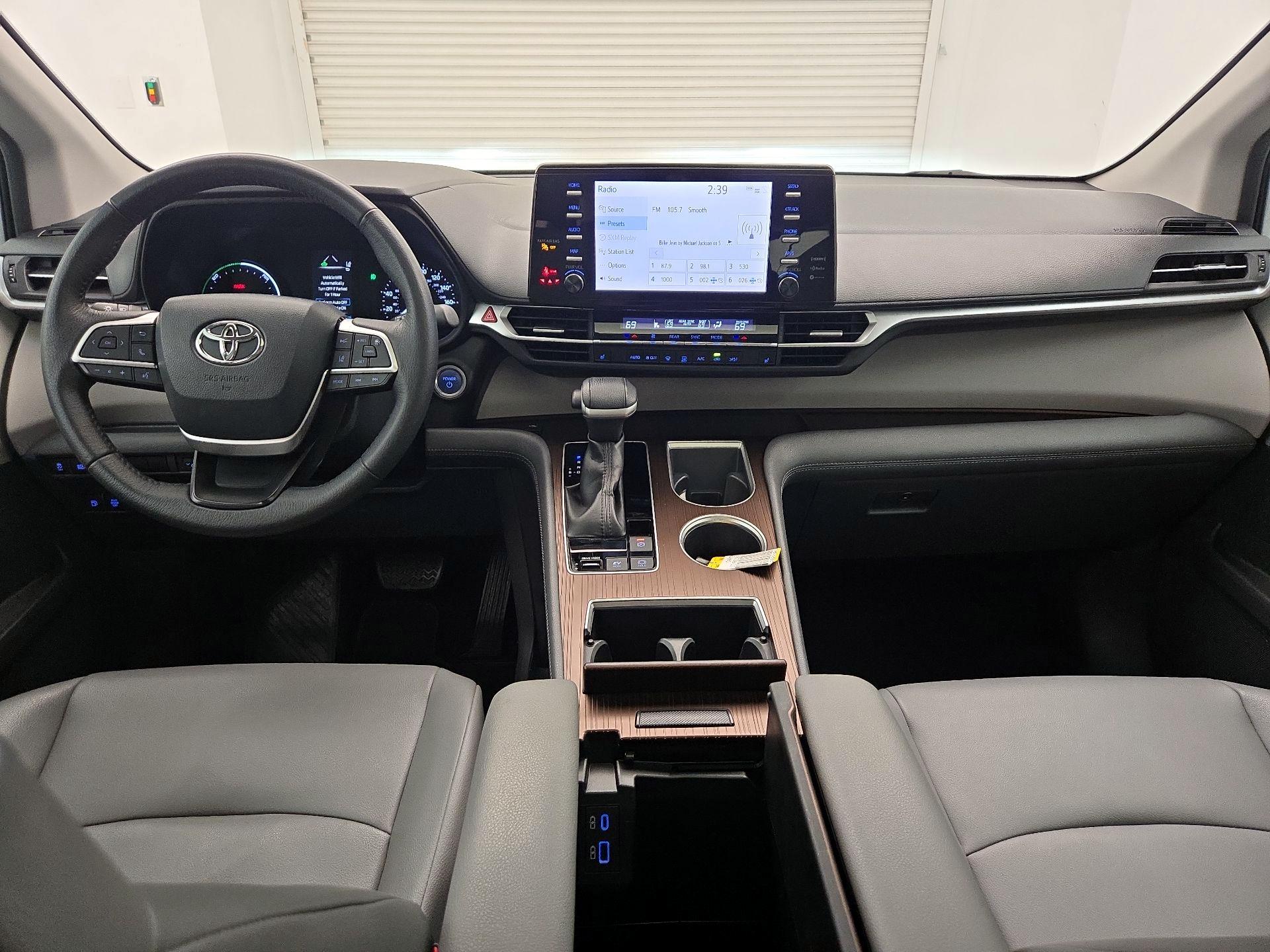 Thumbnail: 2022 Toyota Sienna - 9