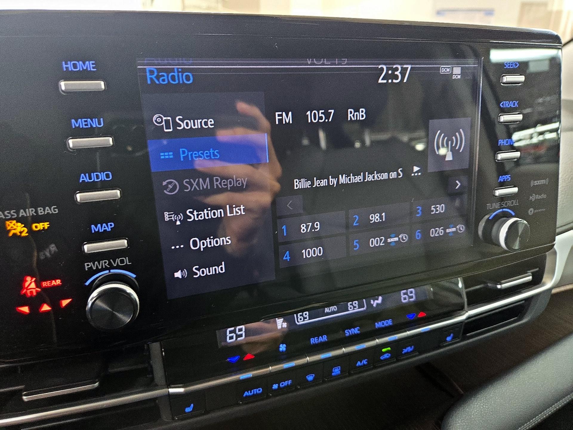 Thumbnail: 2022 Toyota Sienna - 15