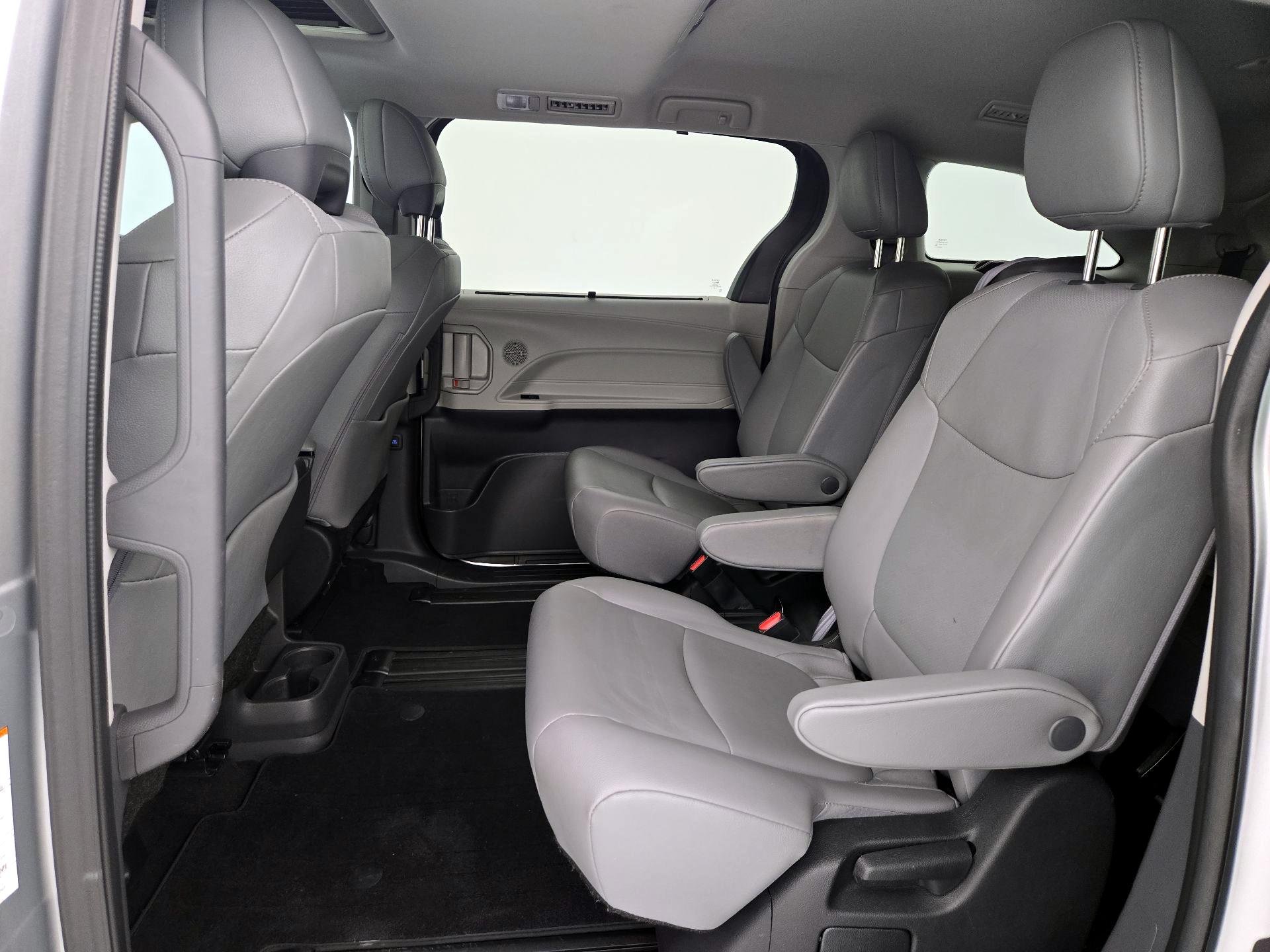 Thumbnail: 2022 Toyota Sienna - 20