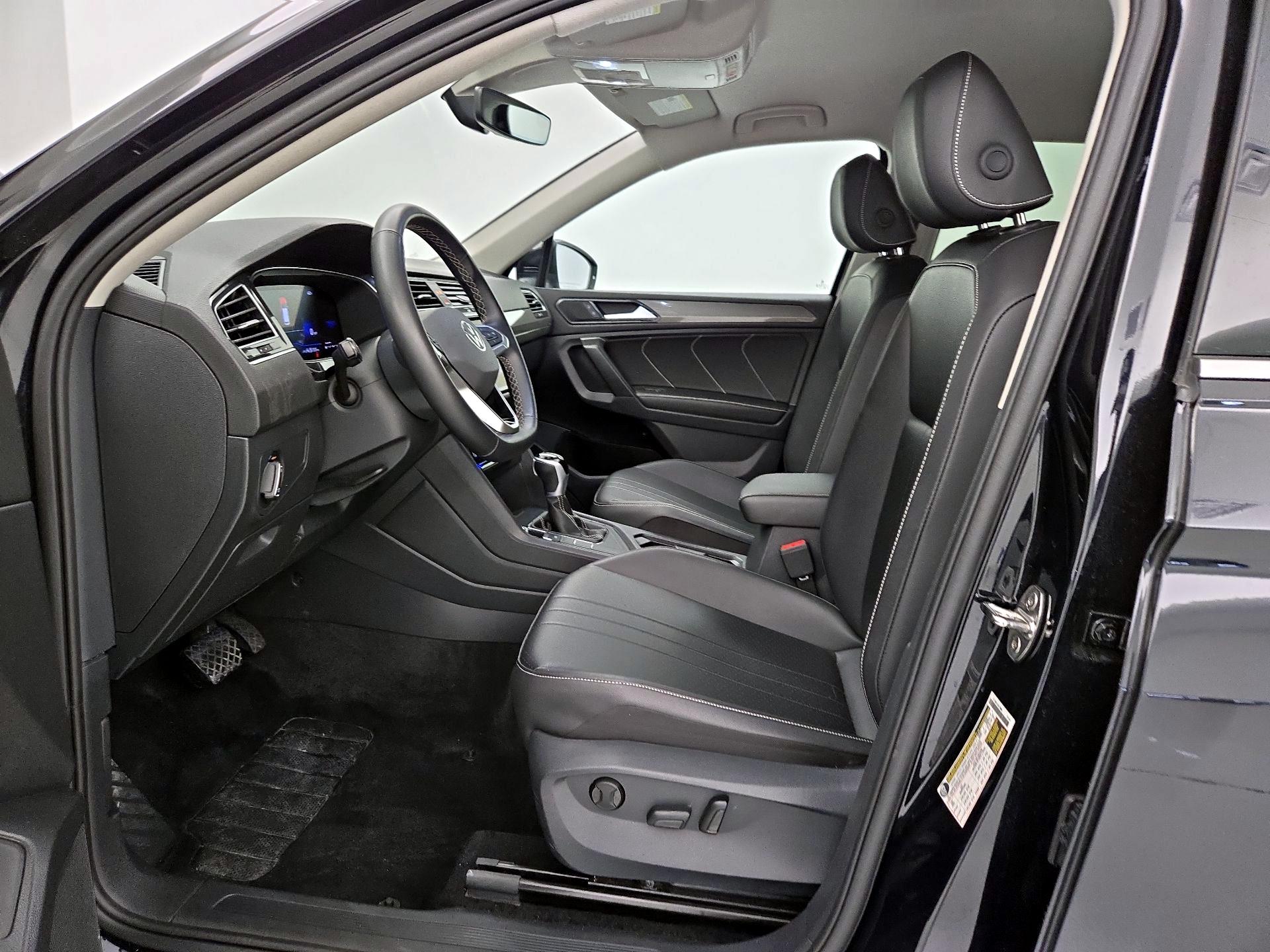 Thumbnail: 2024 Volkswagen Tiguan - 11