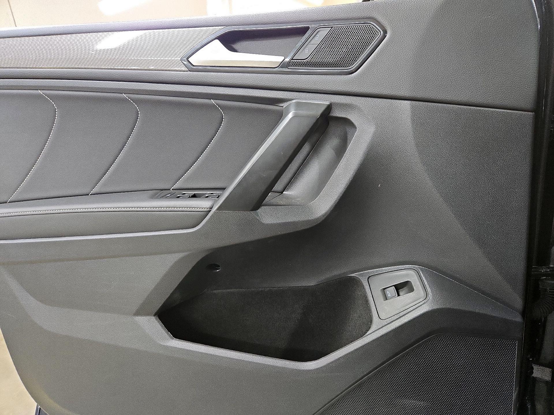 Thumbnail: 2024 Volkswagen Tiguan - 12