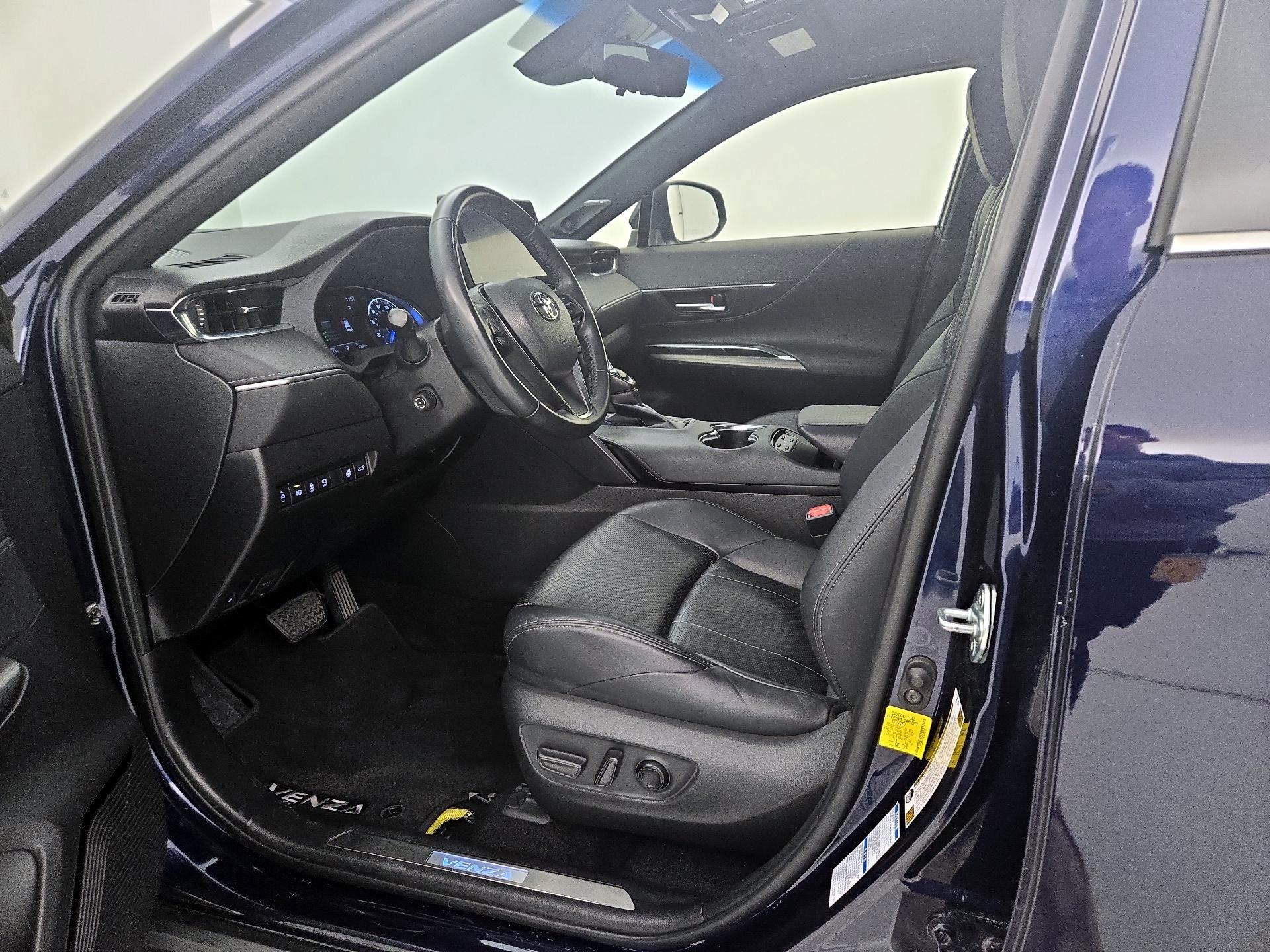 Thumbnail: 2021 Toyota Venza - 11