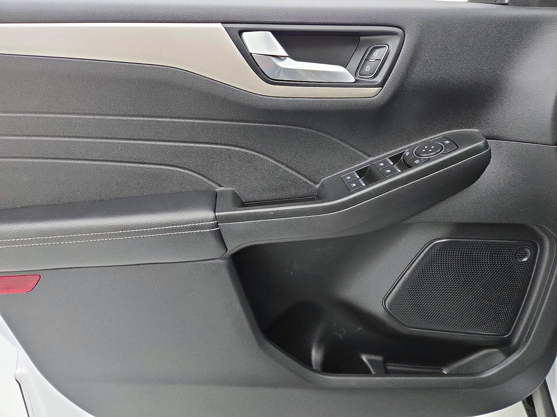 Thumbnail: 2022 Ford Escape - 12