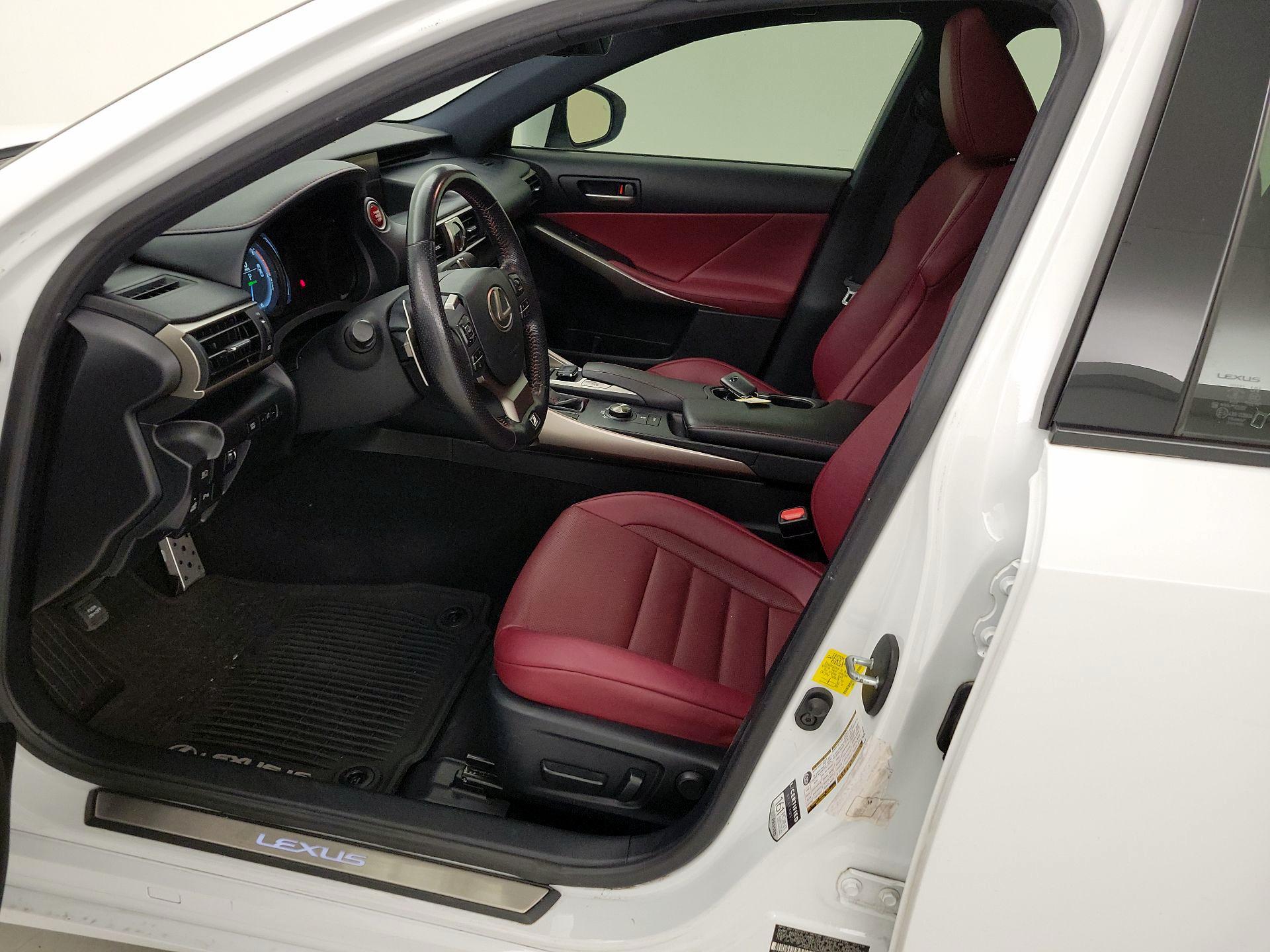 Thumbnail: 2019 Lexus IS - 11