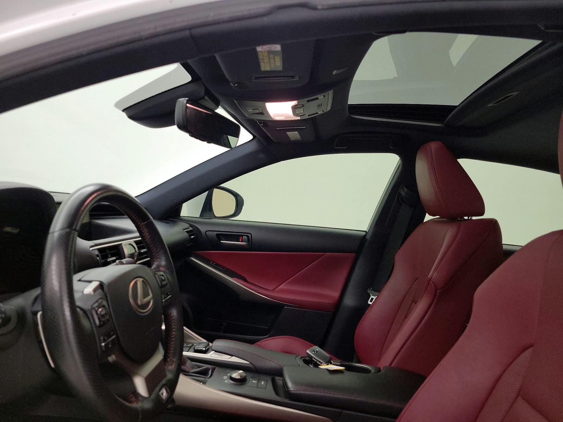 Thumbnail: 2019 Lexus IS - 18