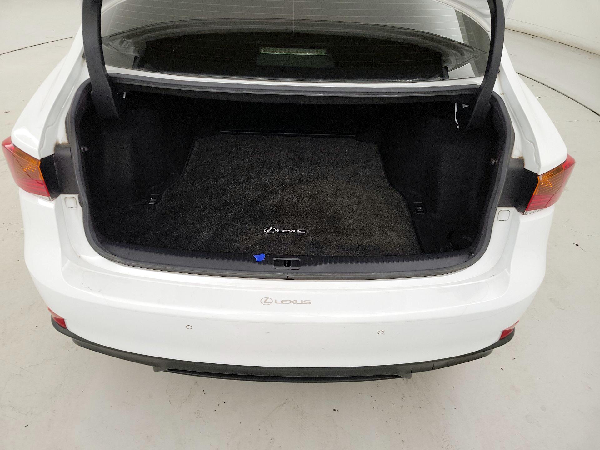 Thumbnail: 2019 Lexus IS - 20