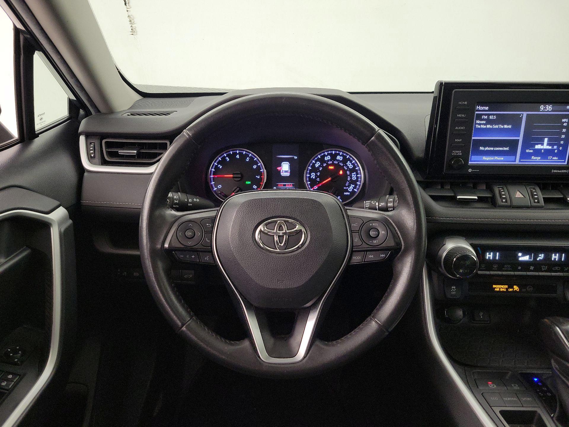 Thumbnail: 2020 Toyota RAV4 - 10