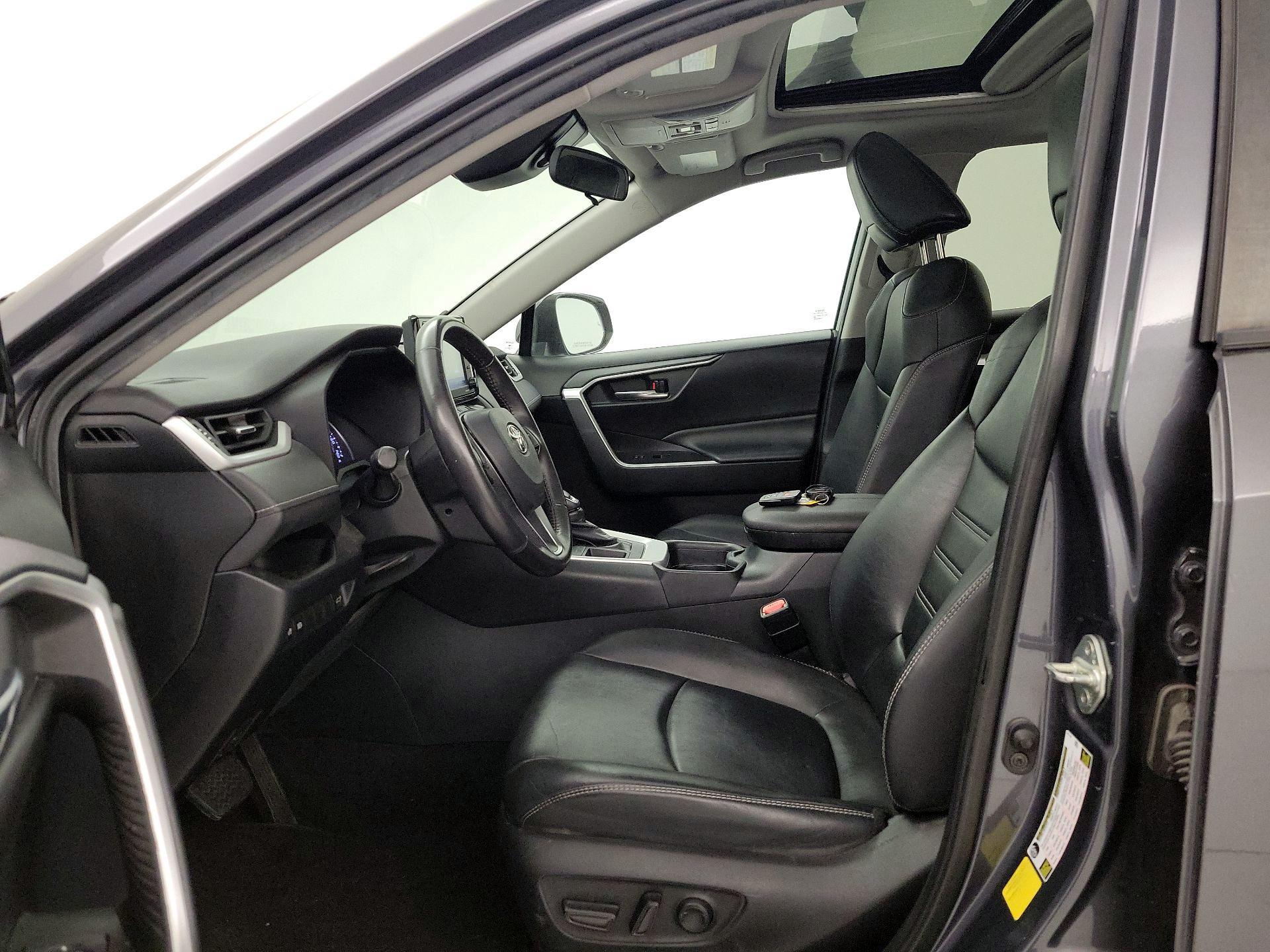 Thumbnail: 2020 Toyota RAV4 - 11