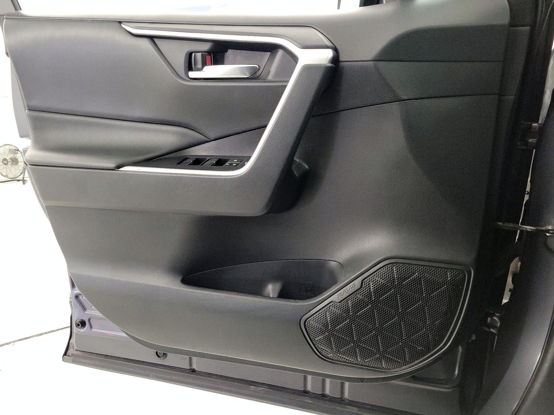 Thumbnail: 2020 Toyota RAV4 - 12