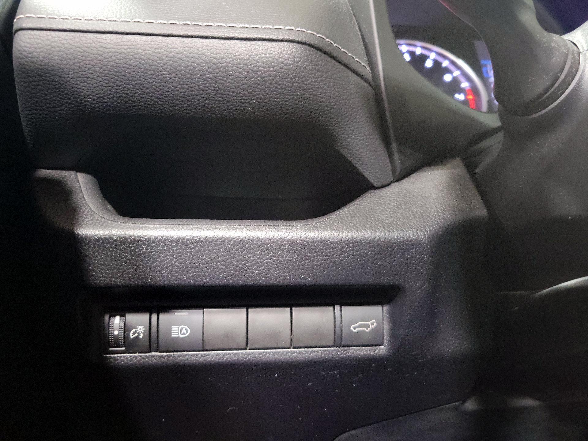 Thumbnail: 2020 Toyota RAV4 - 13