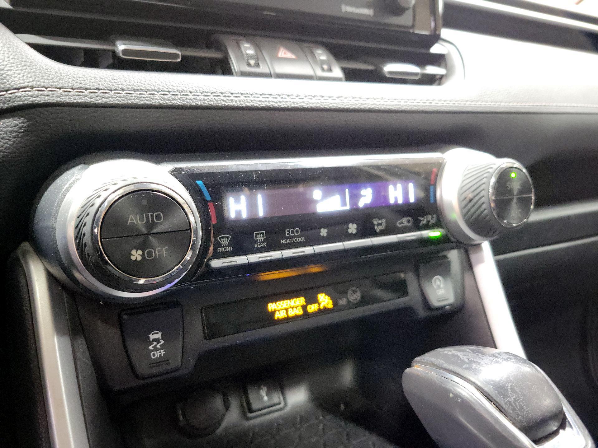 Thumbnail: 2020 Toyota RAV4 - 16