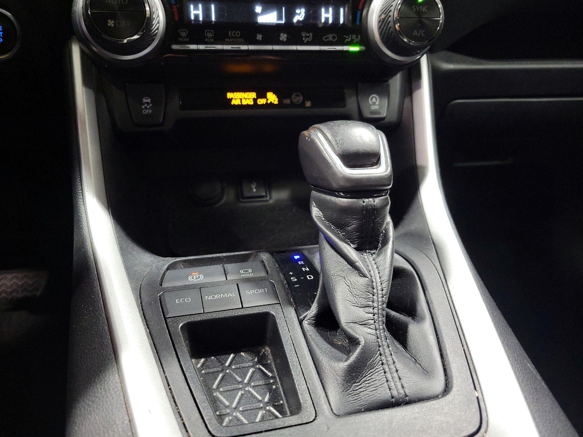 Thumbnail: 2020 Toyota RAV4 - 17