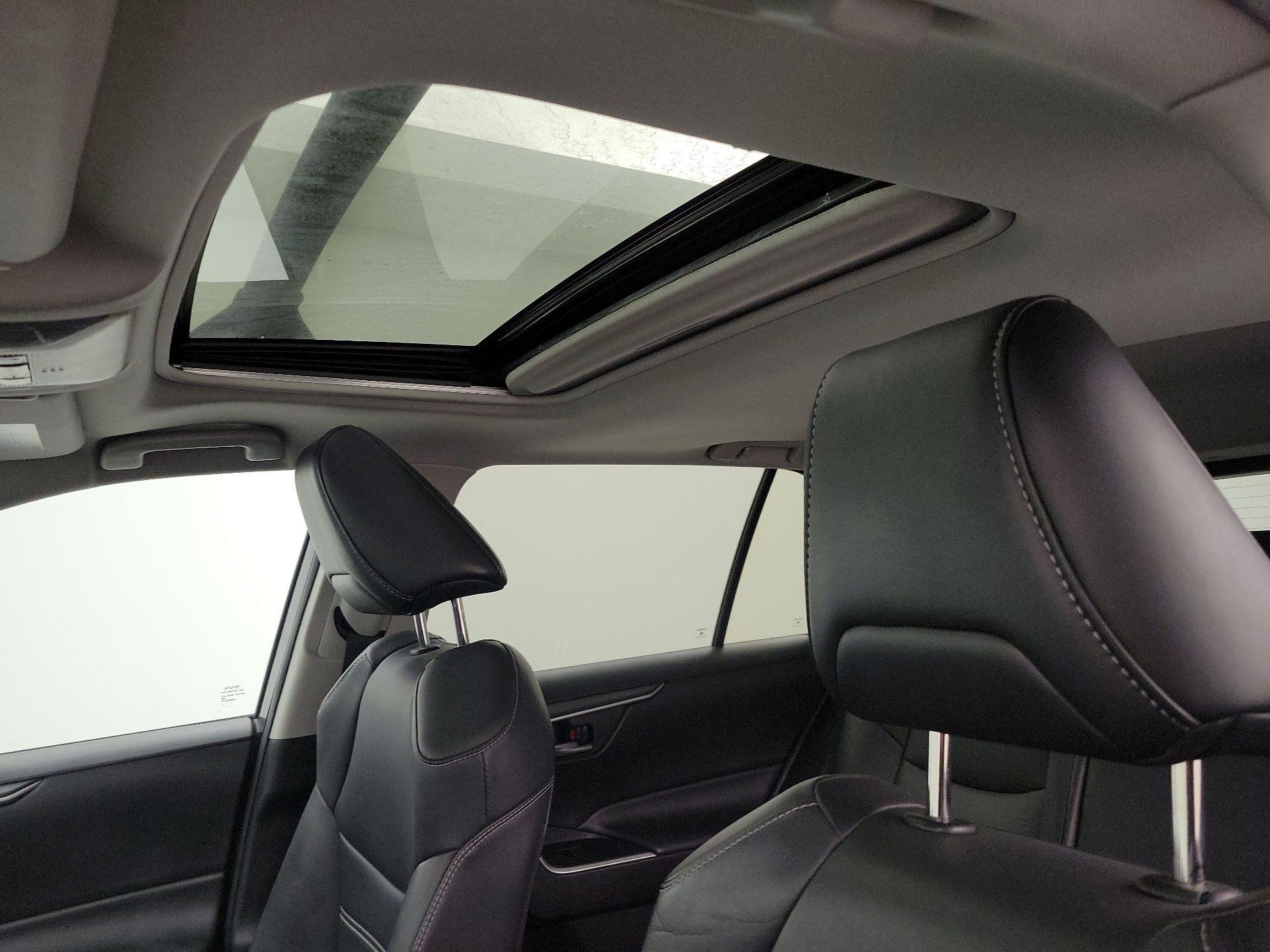 Thumbnail: 2020 Toyota RAV4 - 18