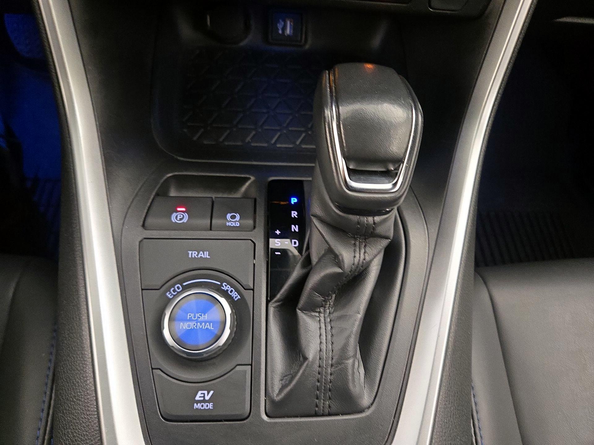 Thumbnail: 2023 Toyota RAV4 - 17