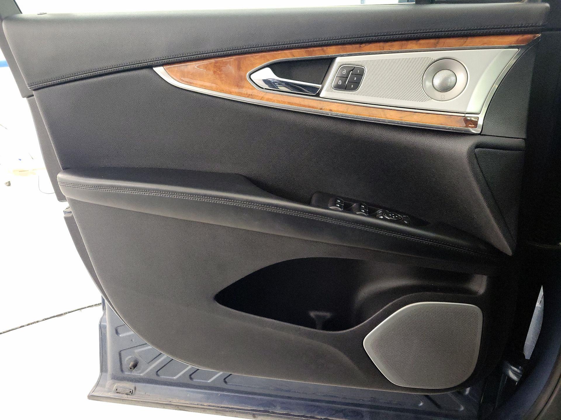 Thumbnail: 2019 Lincoln Nautilus - 12