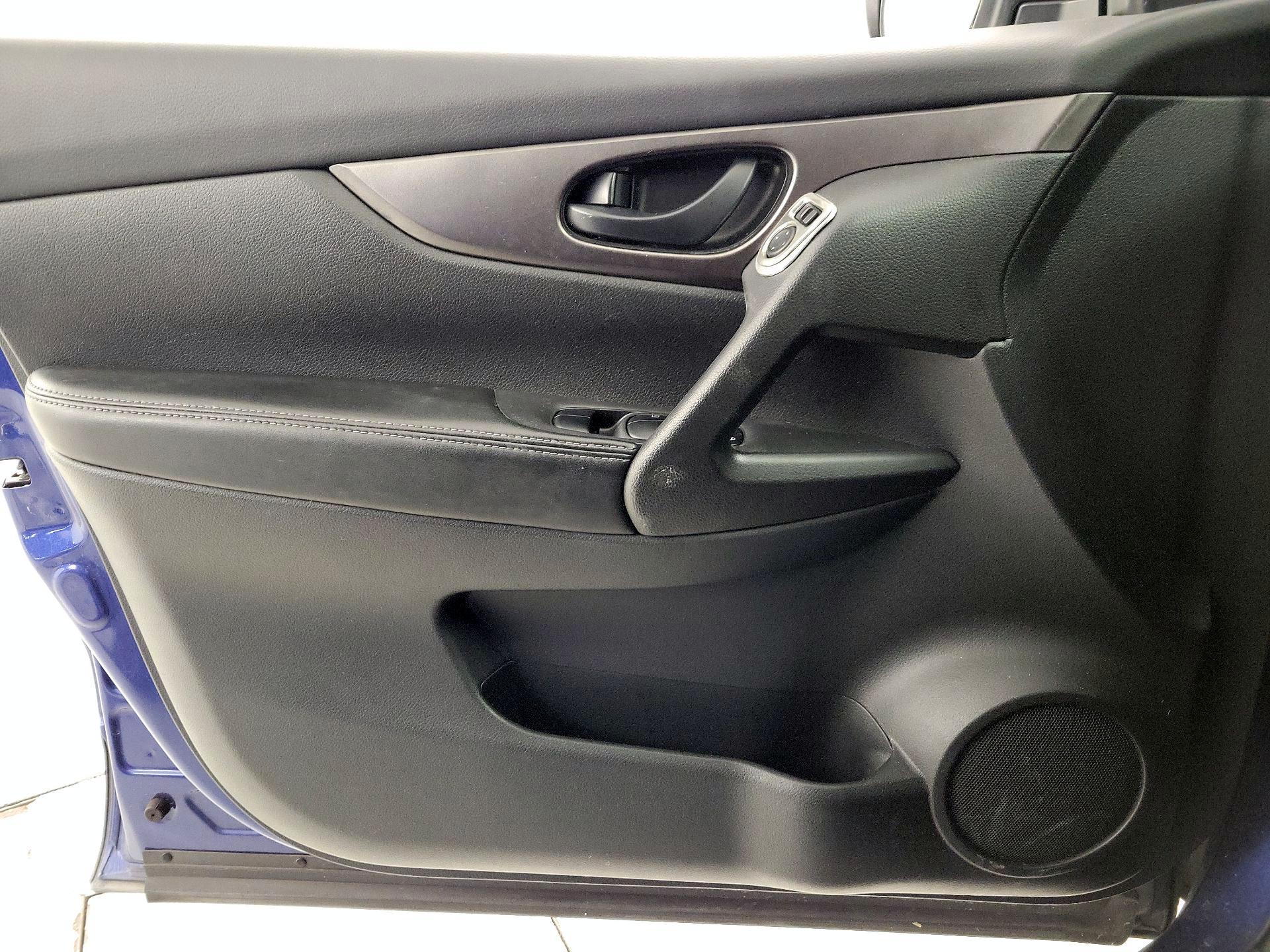 Thumbnail: 2019 Nissan Rogue Sport - 12