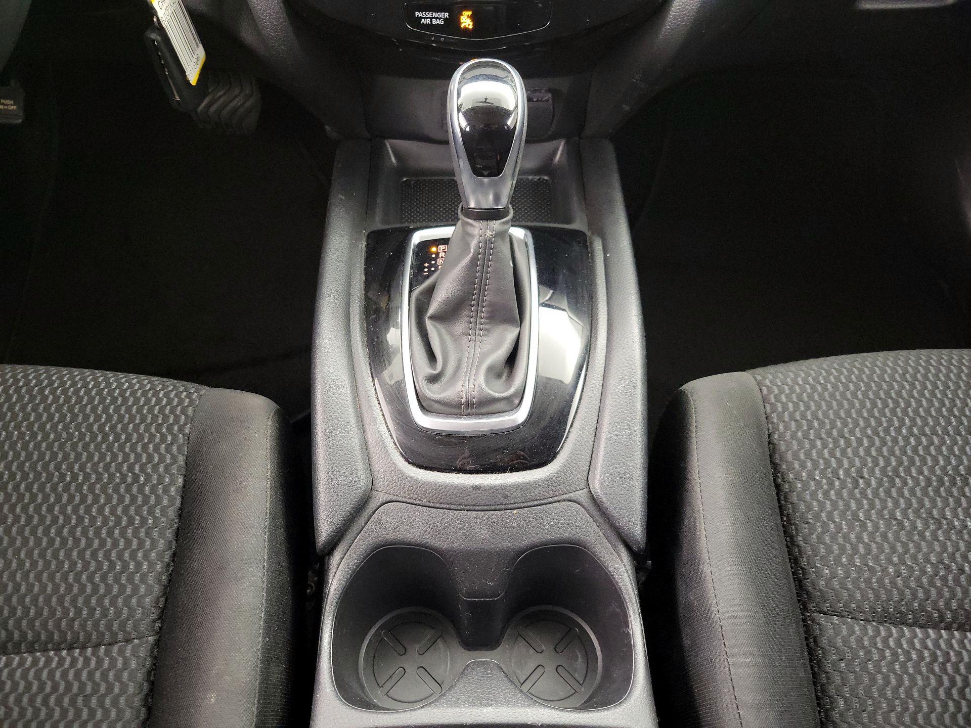 Thumbnail: 2019 Nissan Rogue Sport - 17