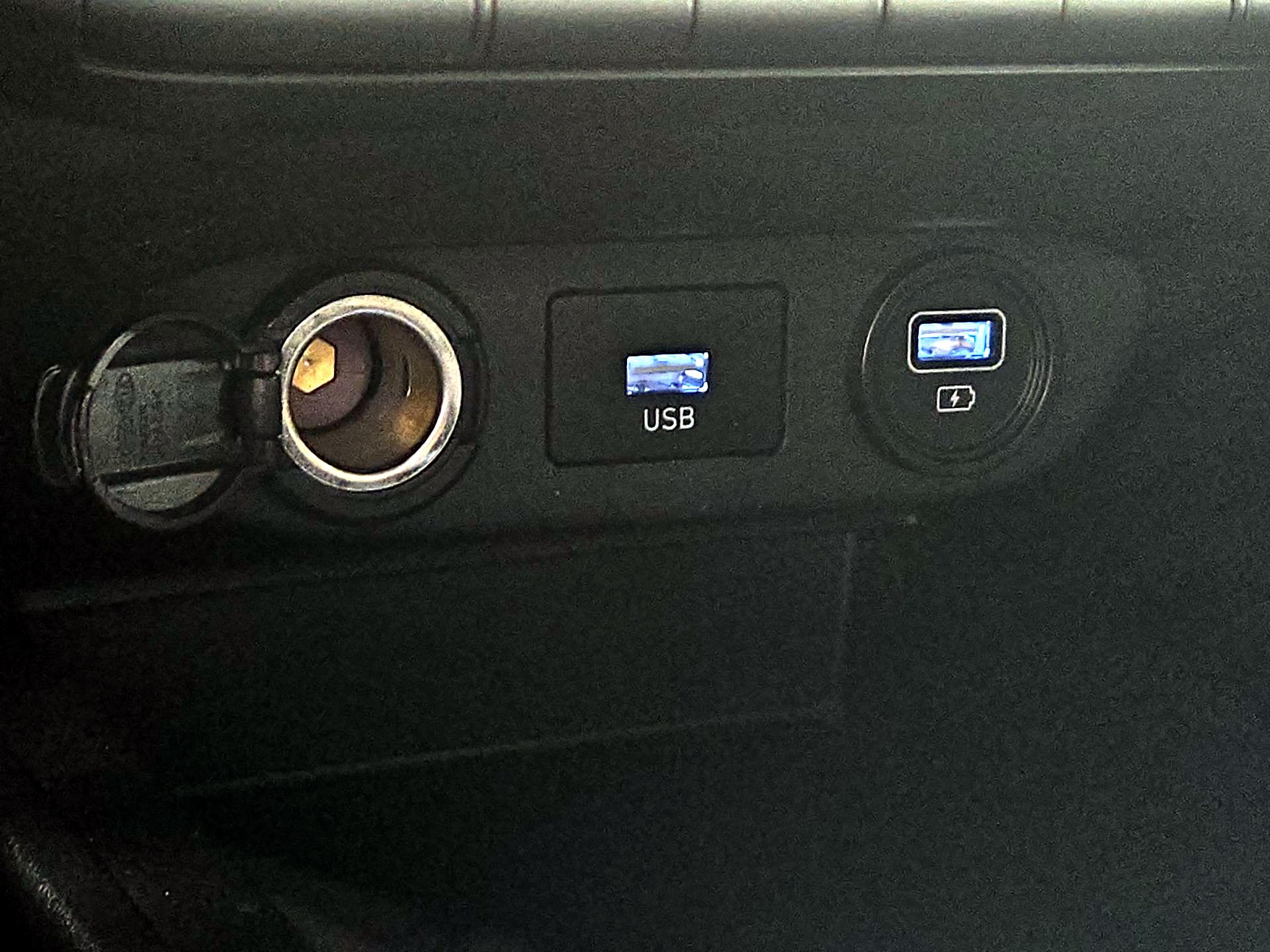 Thumbnail: 2023 Hyundai Elantra - 18