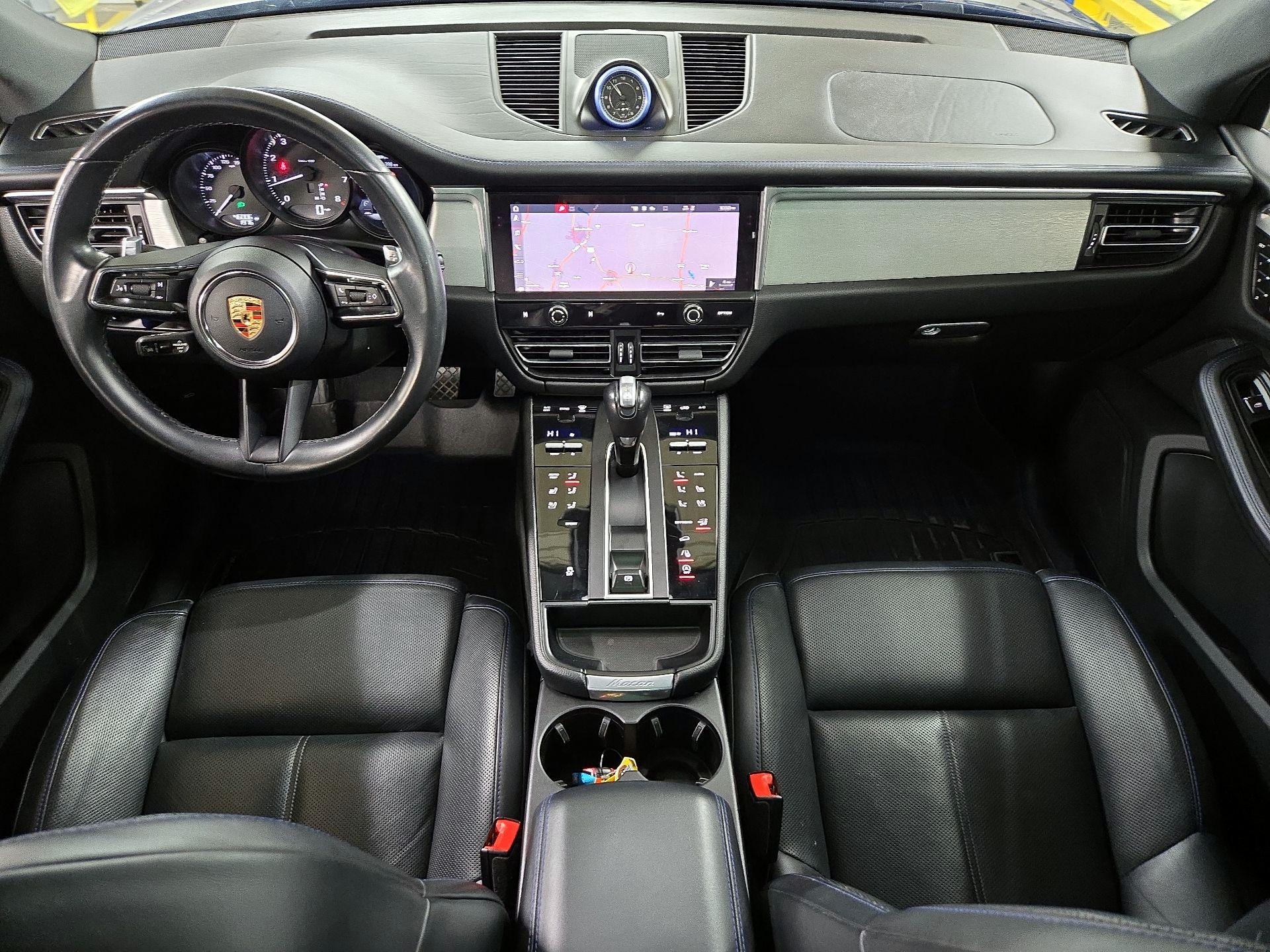 Thumbnail: 2023 Porsche Macan - 9