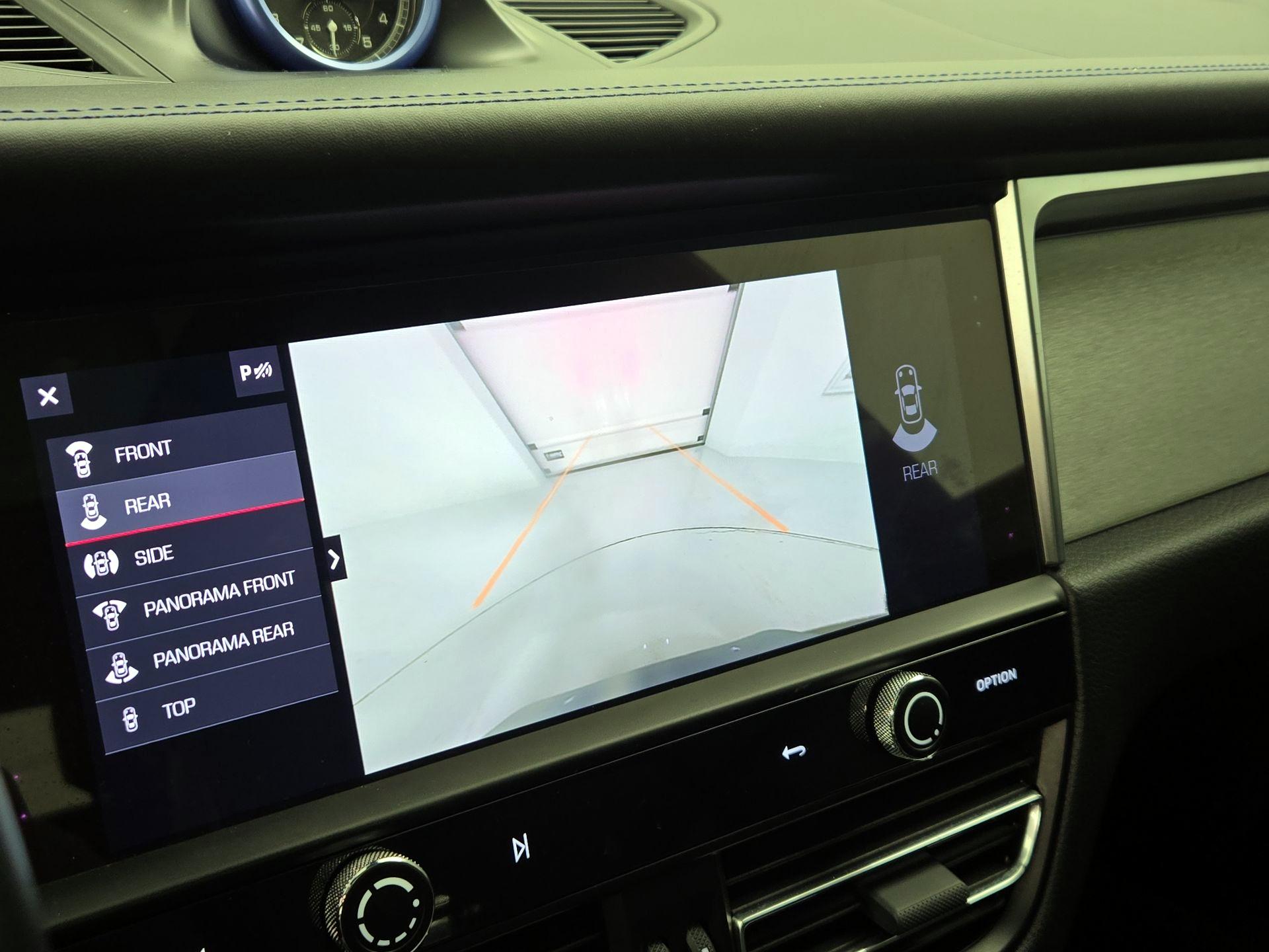 Thumbnail: 2023 Porsche Macan - 15