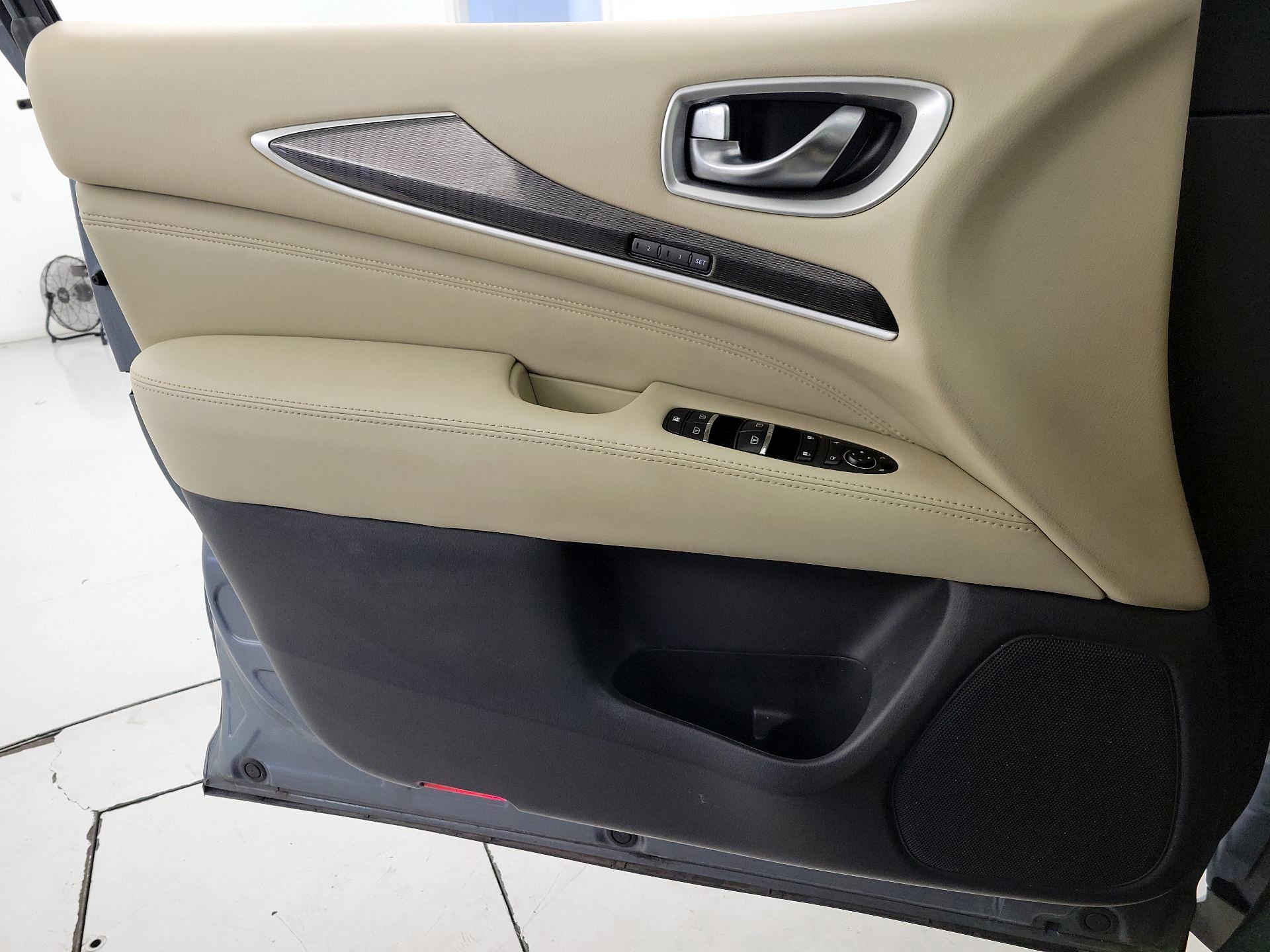 Thumbnail: 2016 INFINITI QX60 - 12