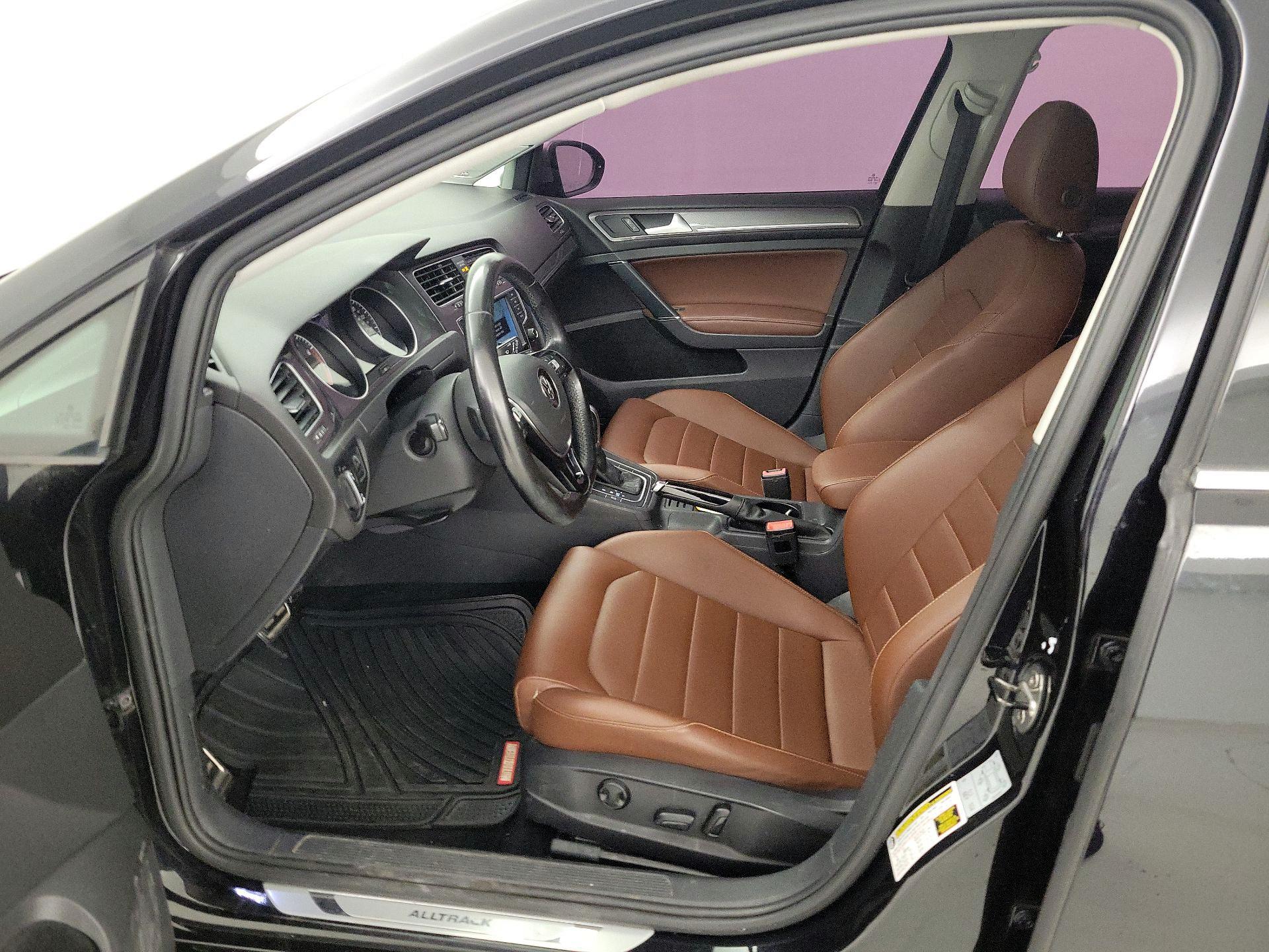 Thumbnail: 2017 Volkswagen Golf - 11