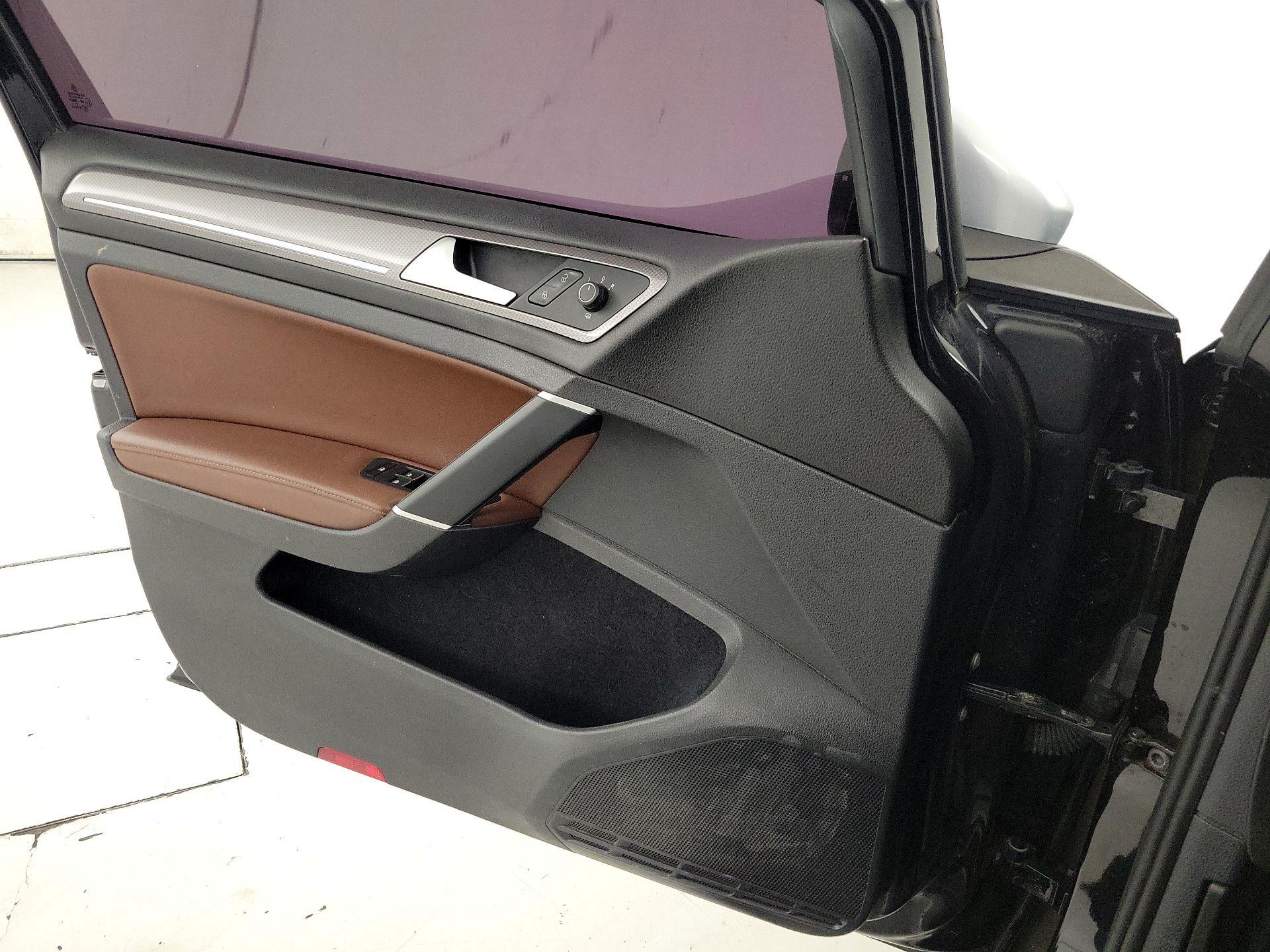 Thumbnail: 2017 Volkswagen Golf - 12