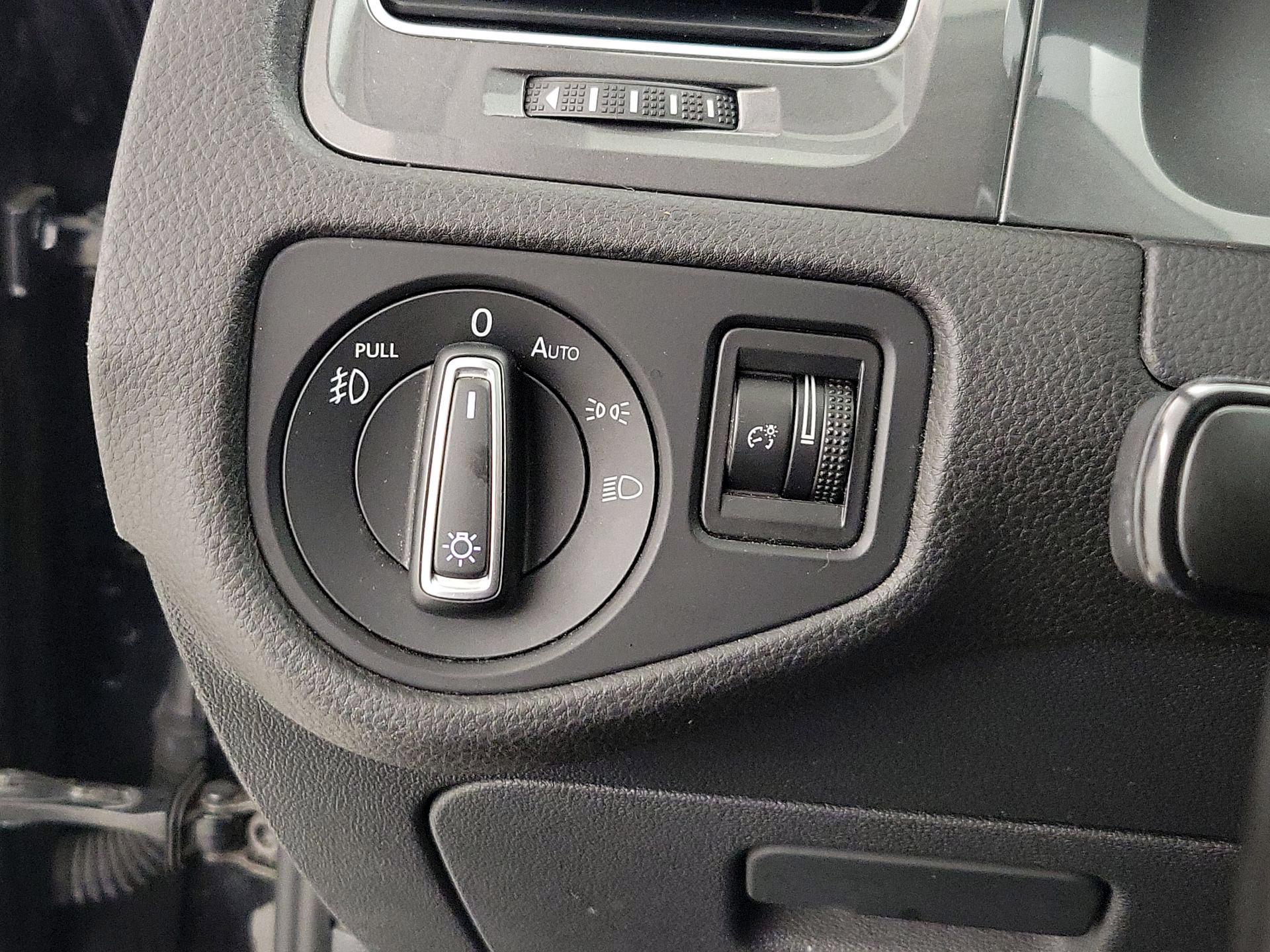 Thumbnail: 2017 Volkswagen Golf - 13