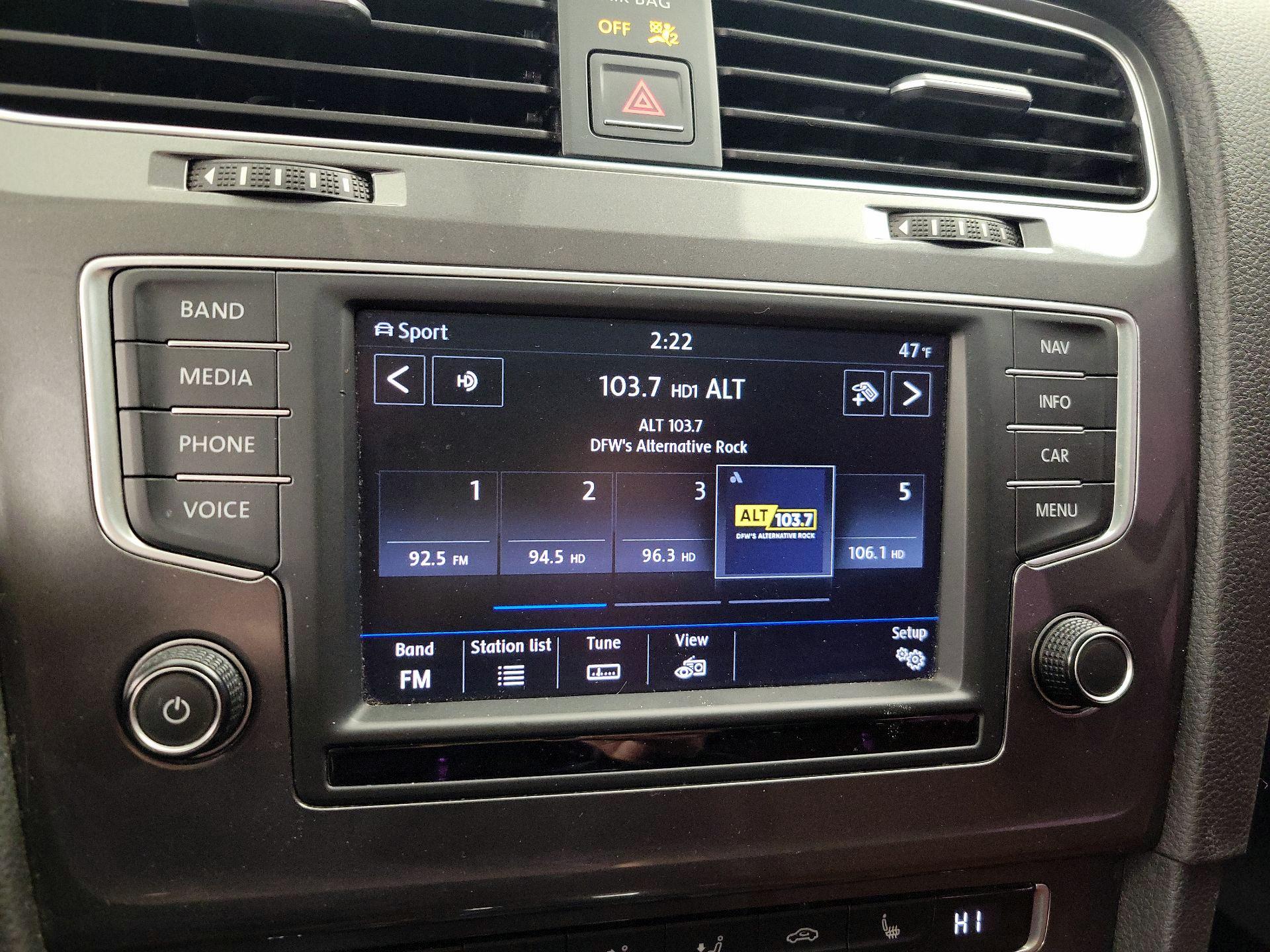 Thumbnail: 2017 Volkswagen Golf - 15