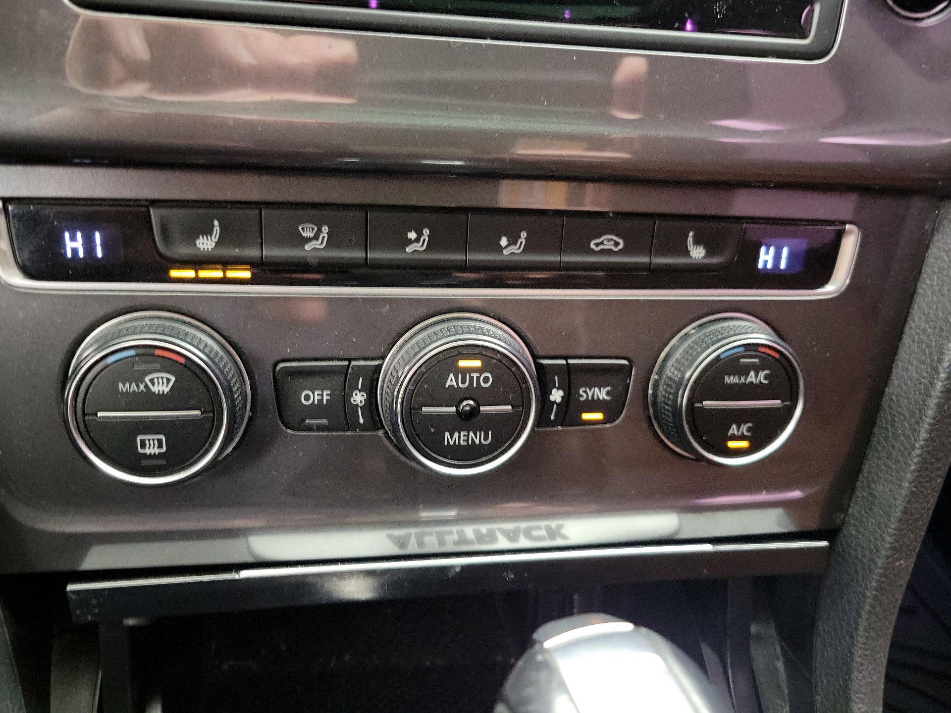 Thumbnail: 2017 Volkswagen Golf - 16