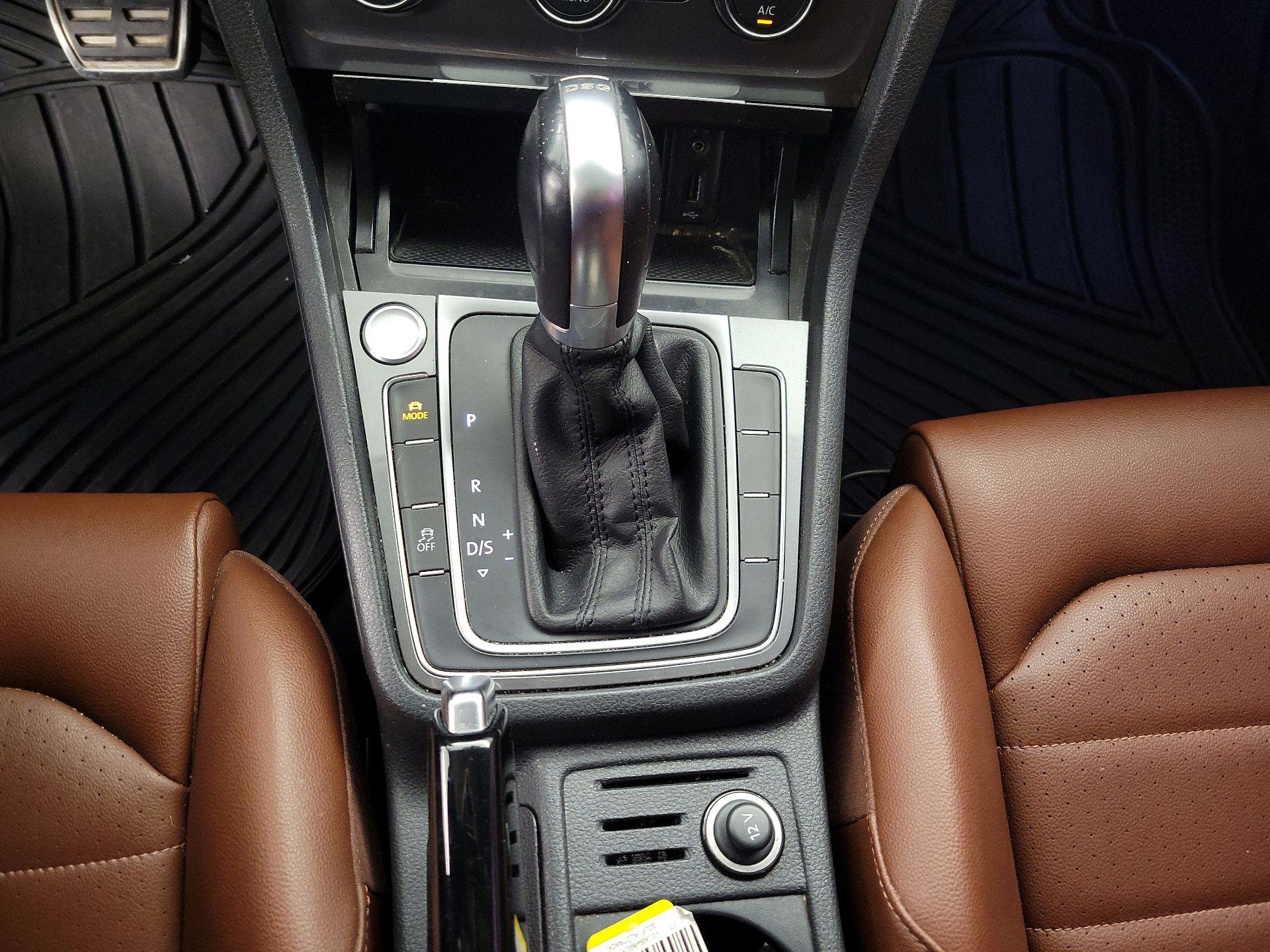 Thumbnail: 2017 Volkswagen Golf - 17