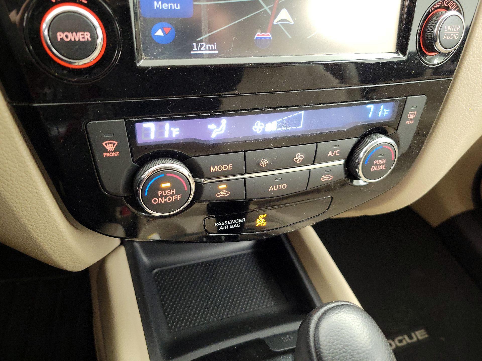 Thumbnail: 2016 Nissan Rogue - 17