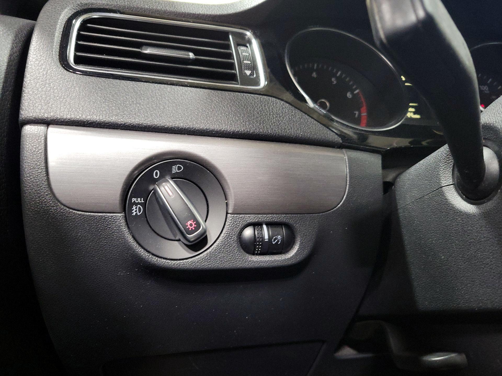 Thumbnail: 2016 Volkswagen Jetta - 13